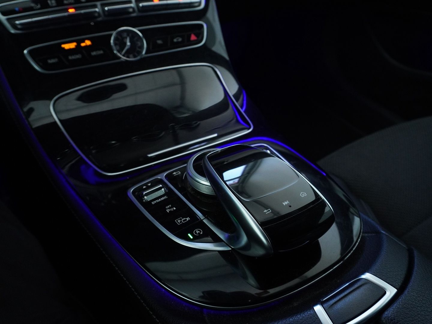 MERCEDES-BENZ E 200 Avantgarde 4 Matic 9G-Tronic-image-11