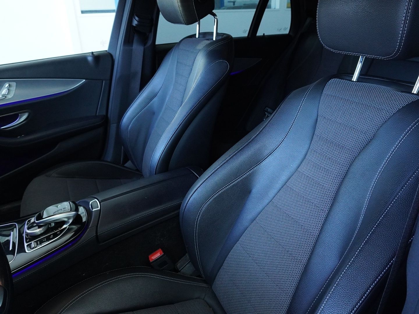 MERCEDES-BENZ E 200 Avantgarde 4 Matic 9G-Tronic-image-4