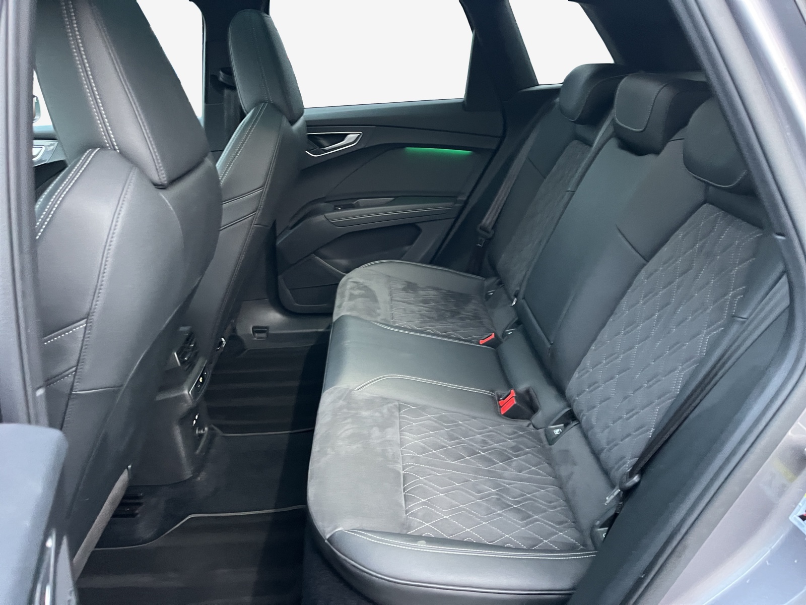 AUDI Q4 e-tron 50 quattro-image-12