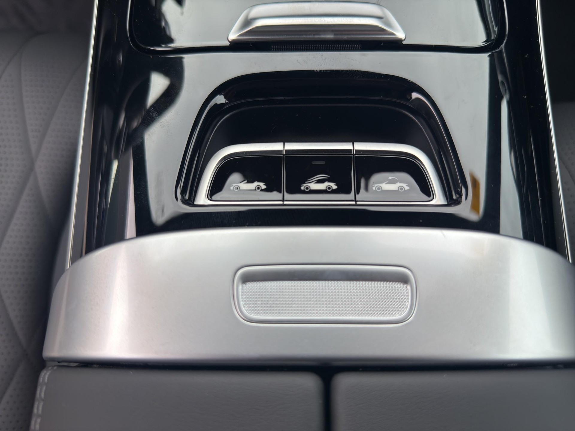 MERCEDES-BENZ CLE 53 AMG 4matic+ Cabriolet-image-13