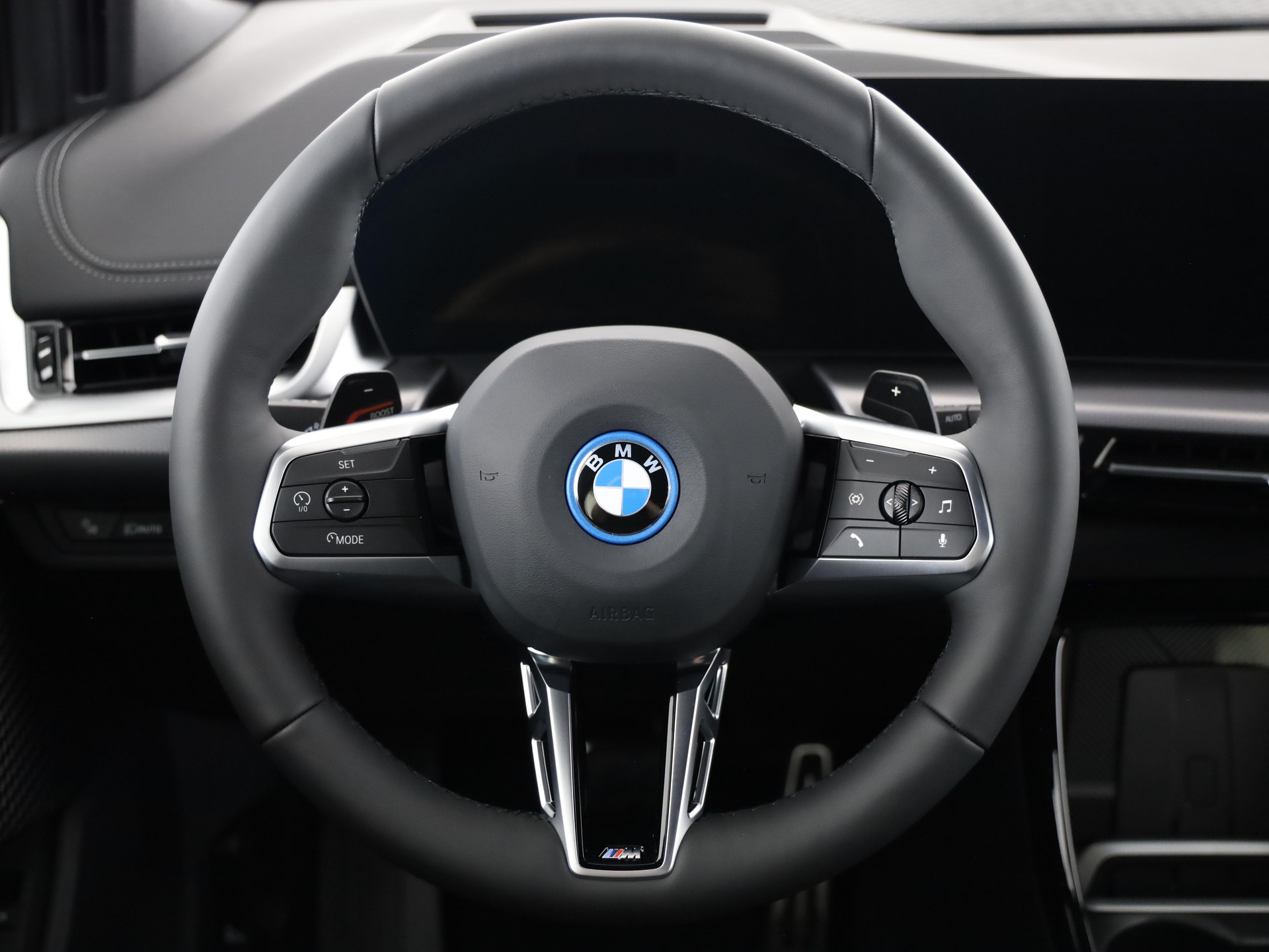 BMW 230e xDrive paddles Active Tourer-image-17