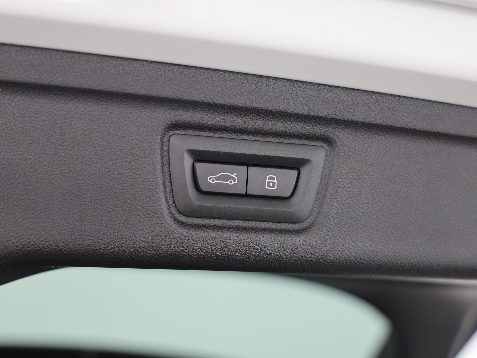 BMW 320d xDrive Touring-image-8