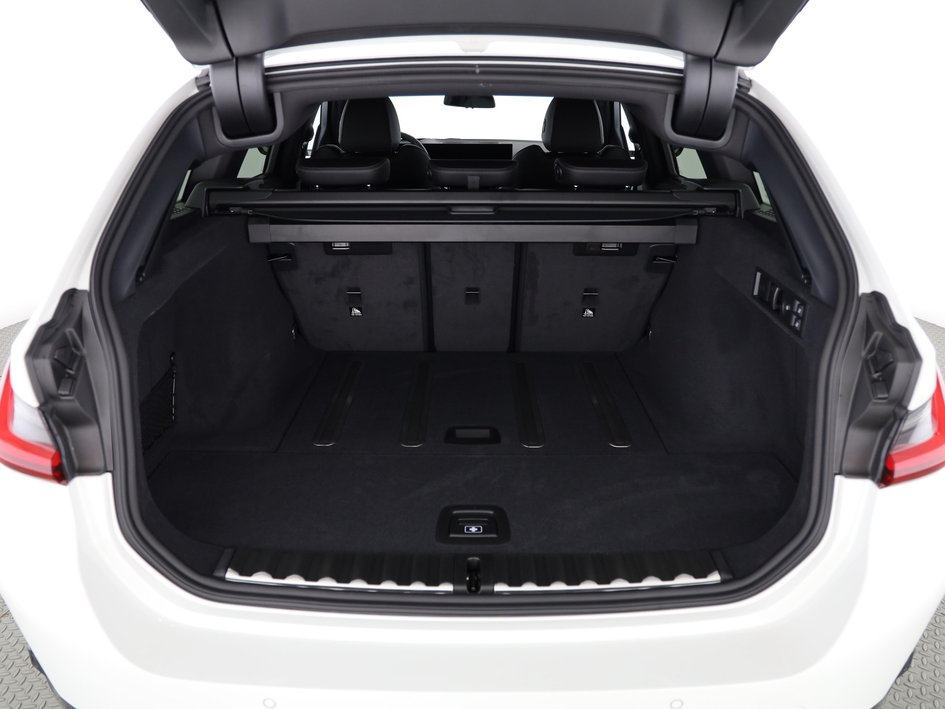 BMW 320d xDrive Touring-image-6