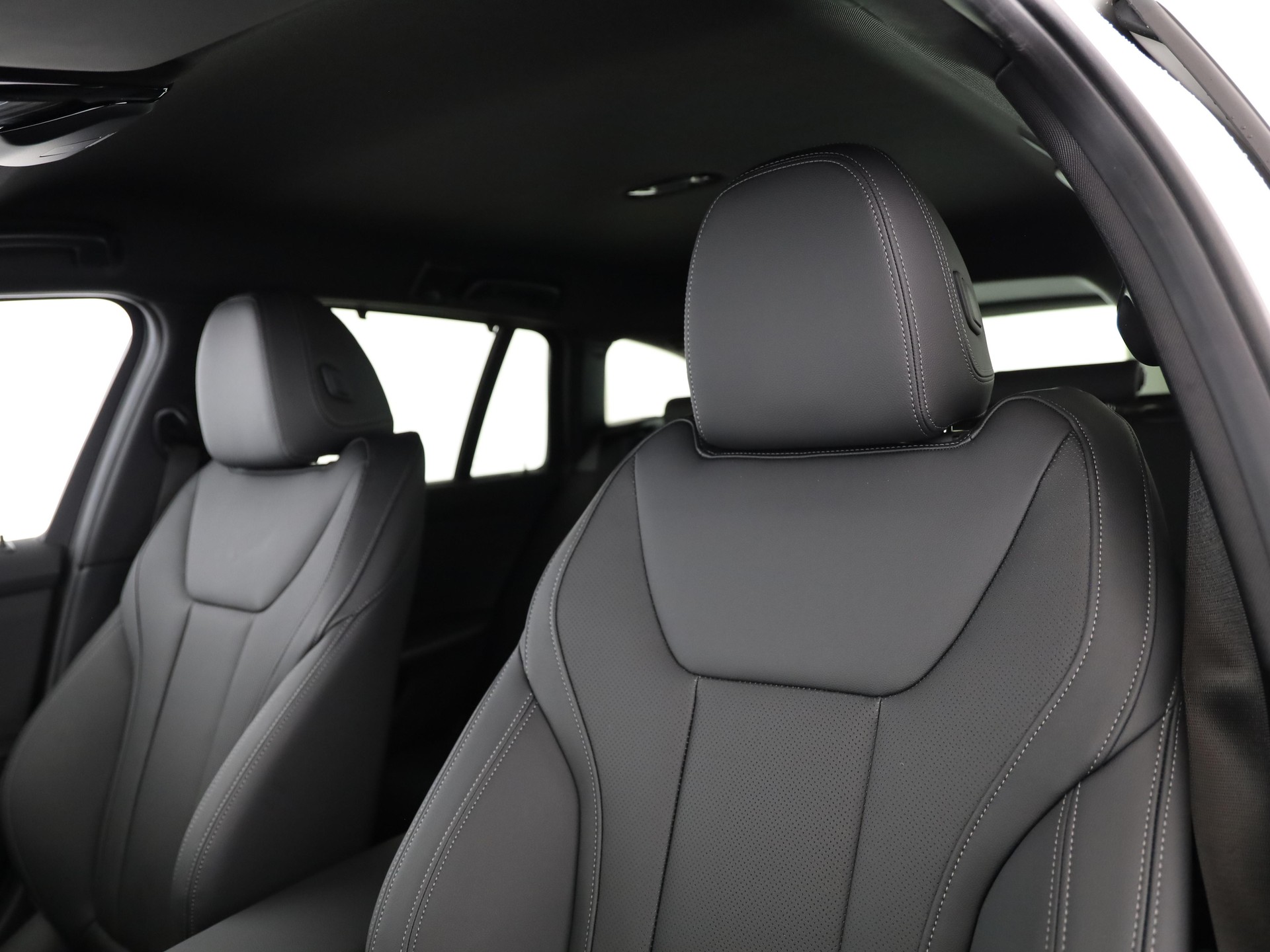 BMW 320d xDrive Touring-image-10