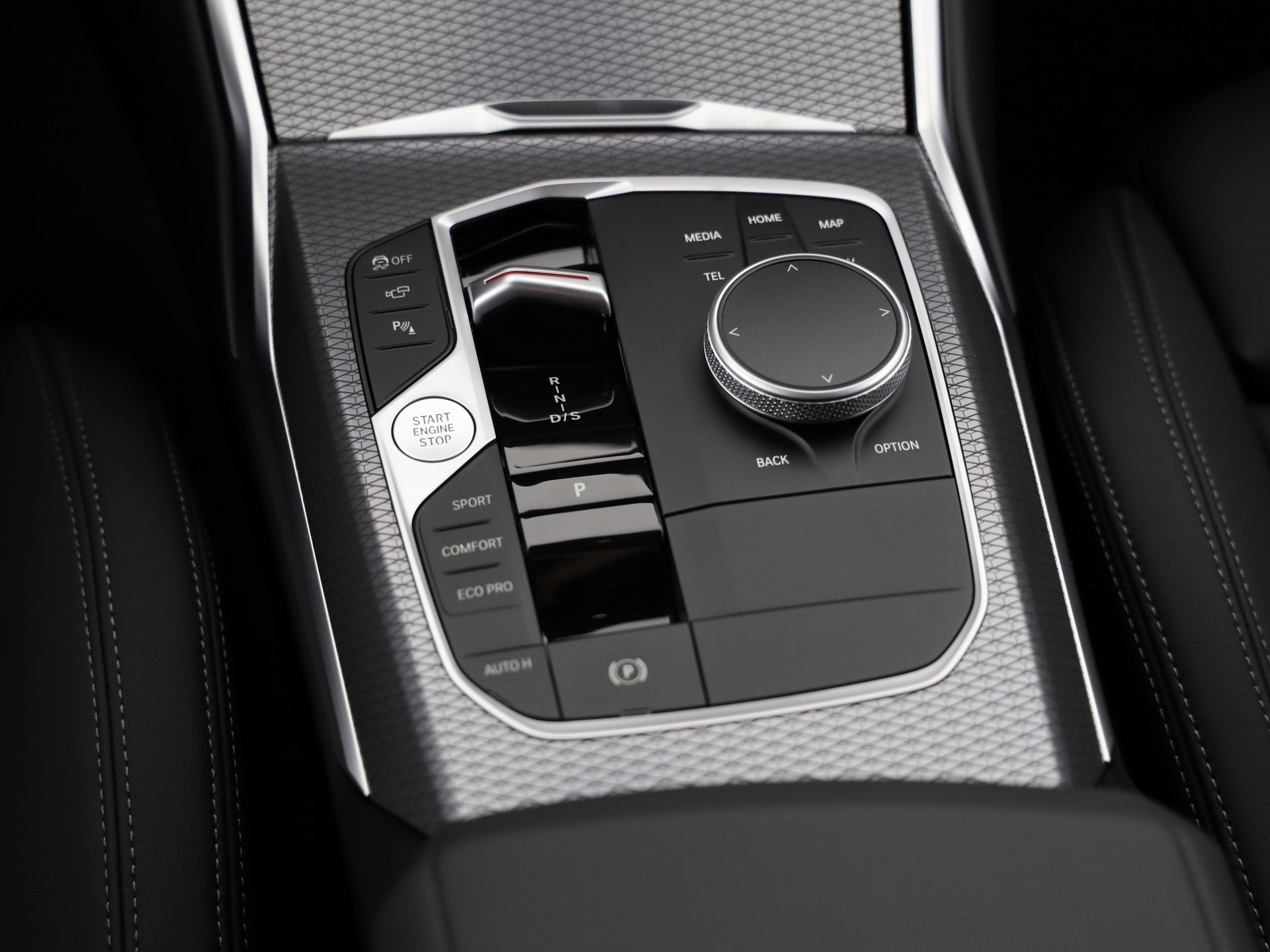 BMW 320d xDrive Touring-image-17