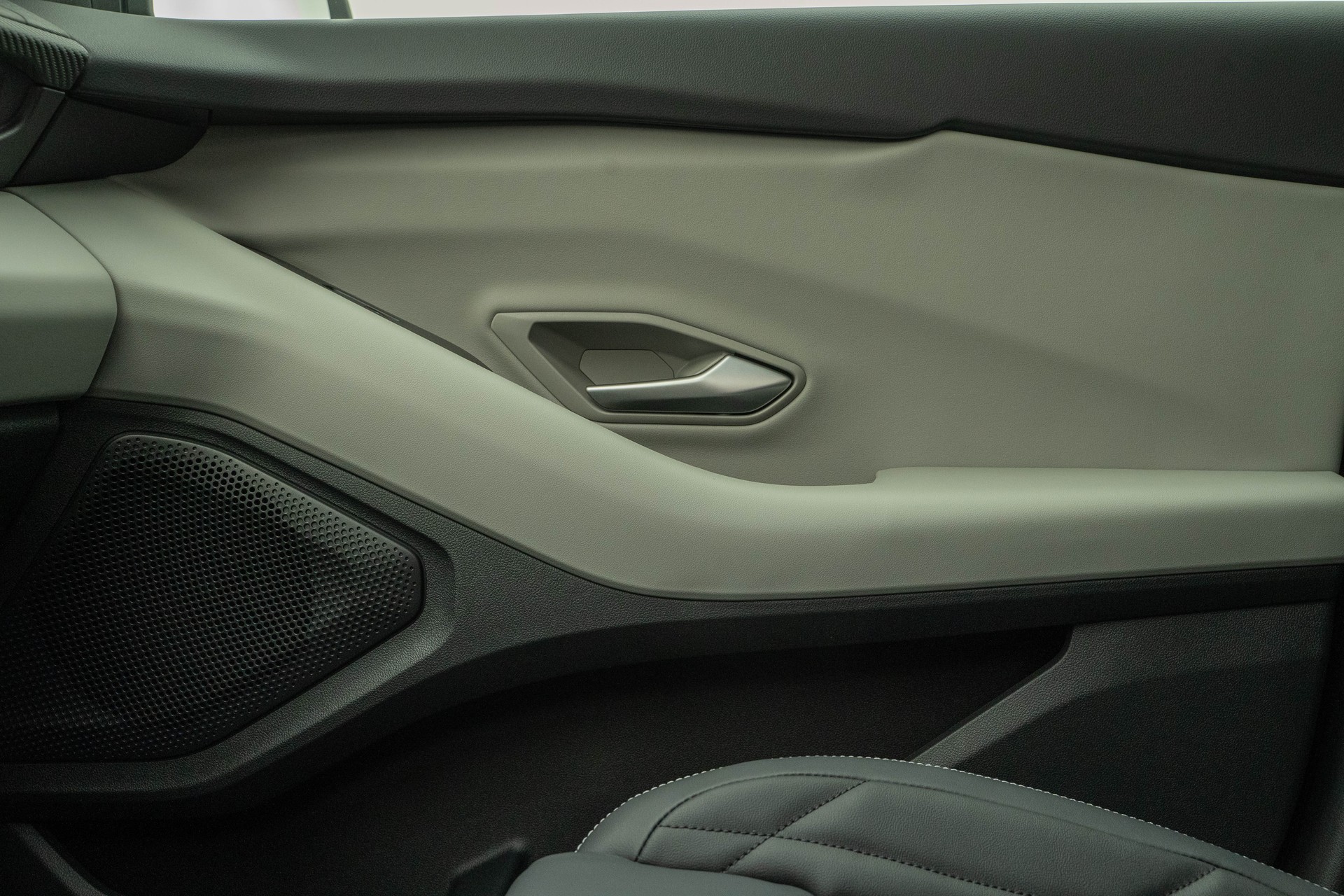 FORD Explorer Extended Range Premium AWD-image-12