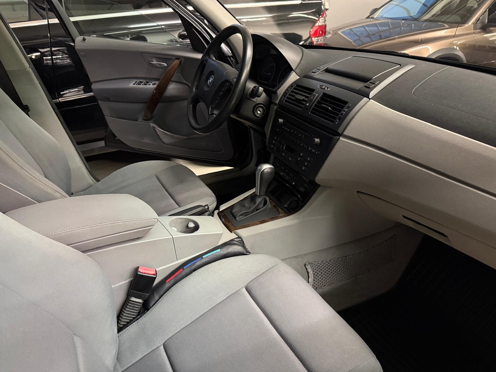 BMW X3 2.5i-image-4