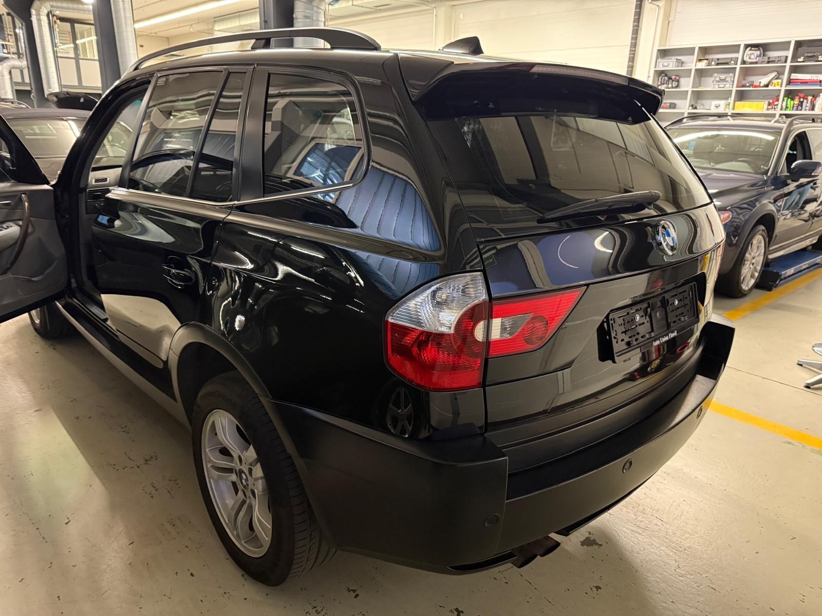 BMW X3 2.5i-image-3