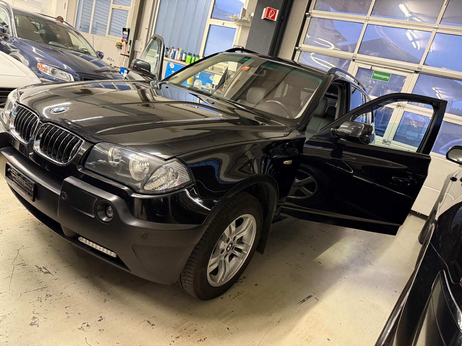 BMW X3 2.5i-image-1