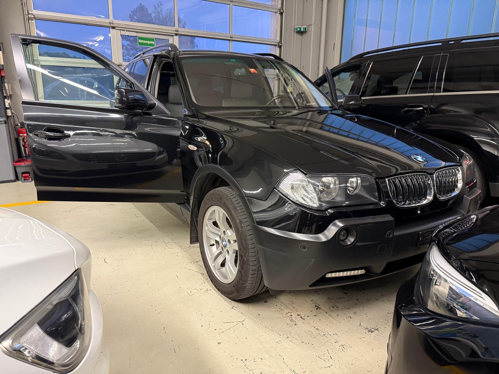 BMW X3 2.5i-image-0