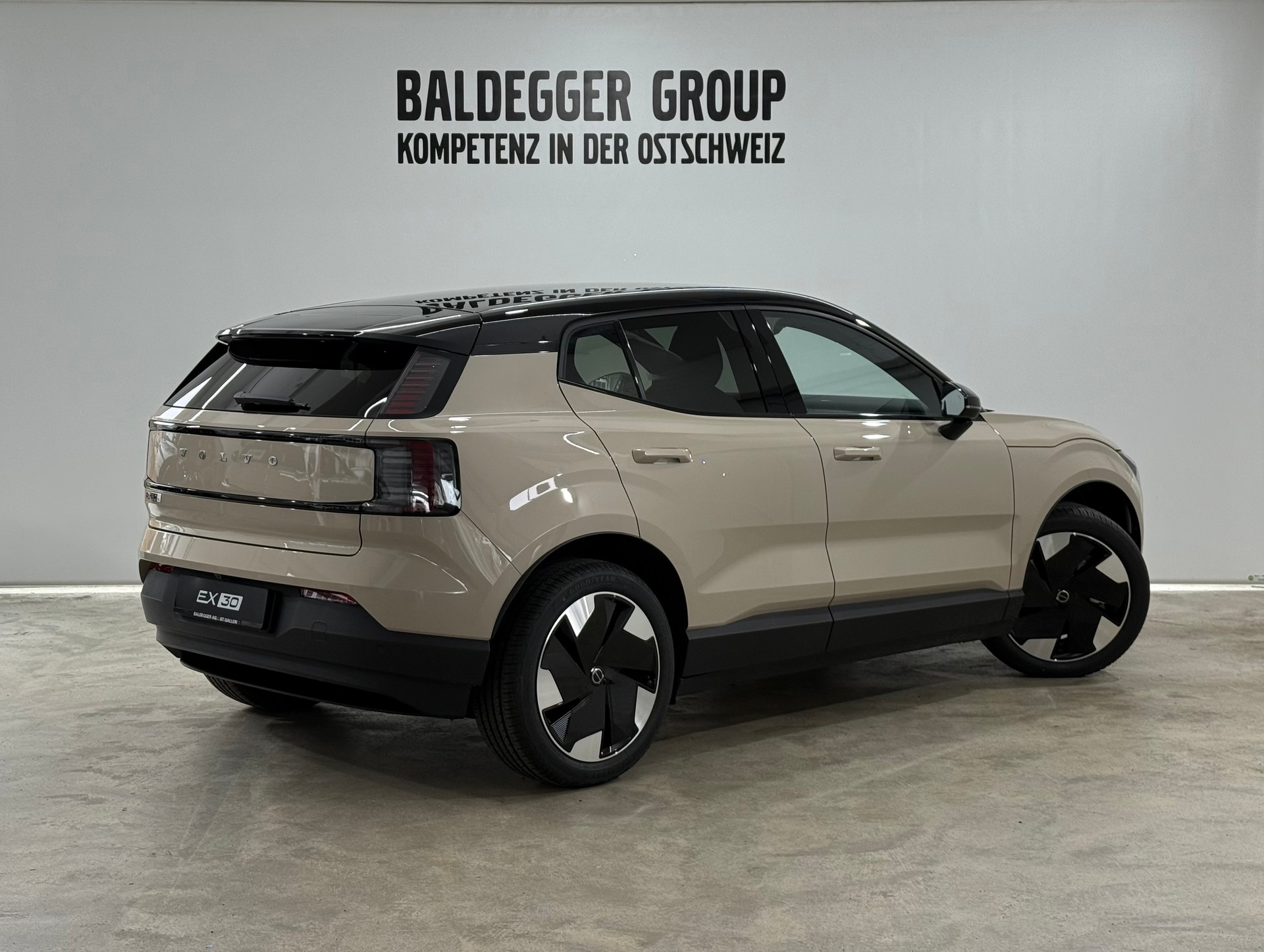 VOLVO EX 30 E60 Twin Plus Performance-image-2