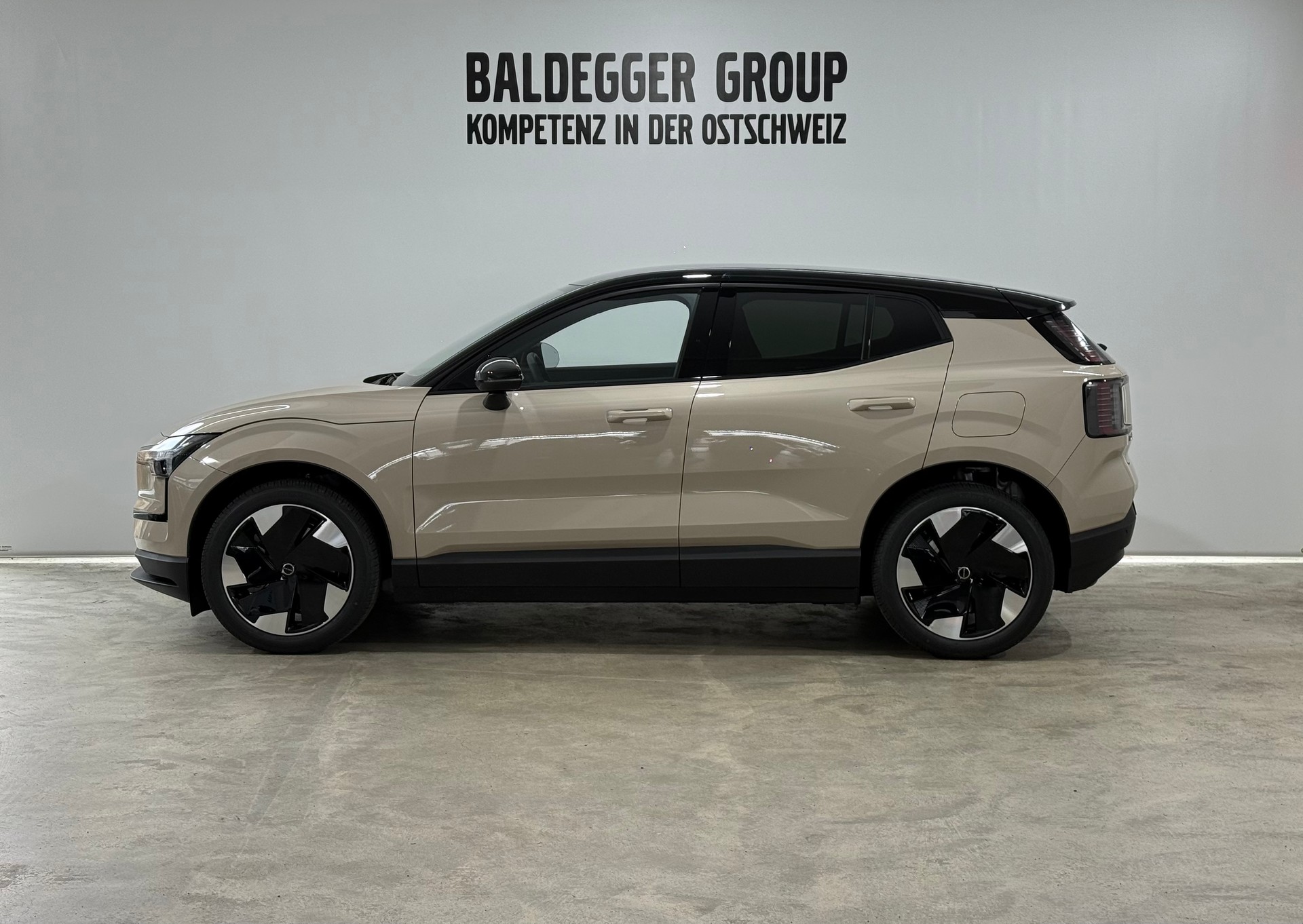 VOLVO EX 30 E60 Twin Plus Performance-image-1