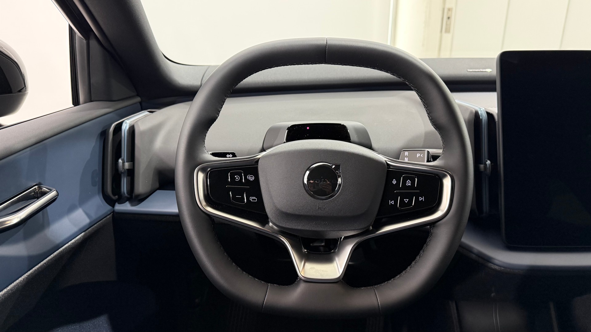 VOLVO EX 30 E60 Twin Plus Performance-image-4
