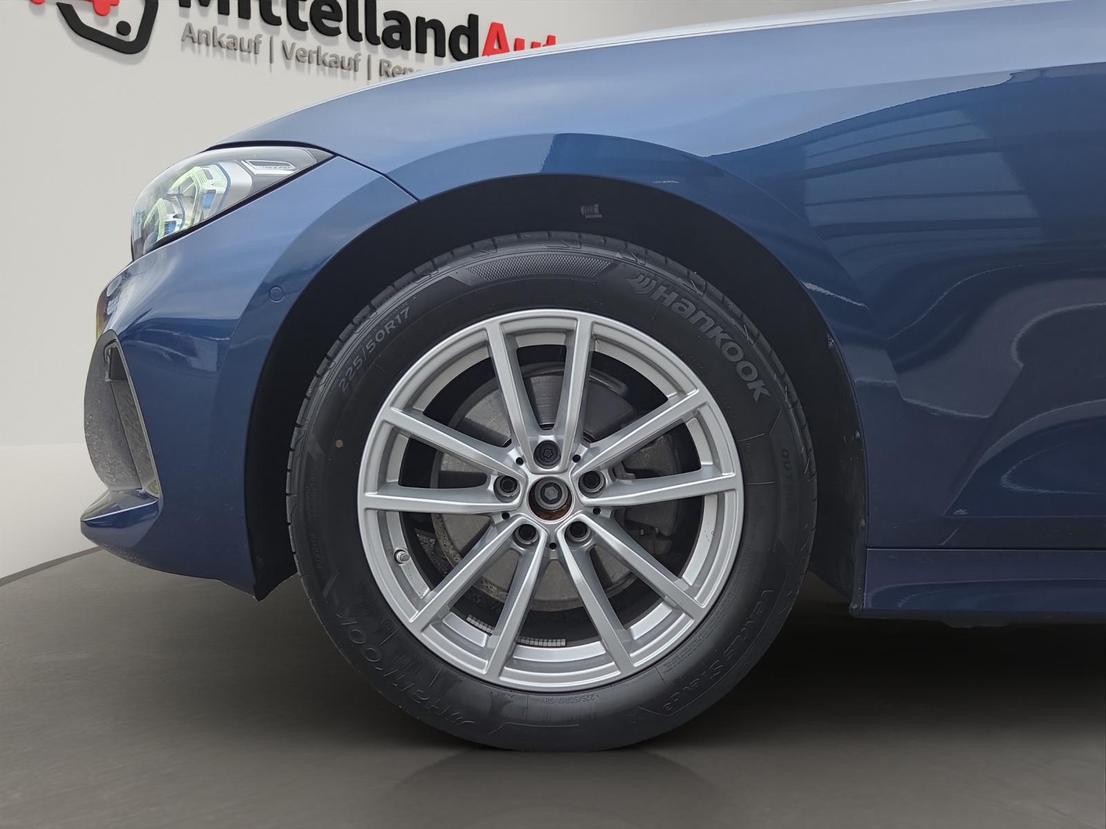 BMW 320d xDrive 48V Touring Steptronic-image-5