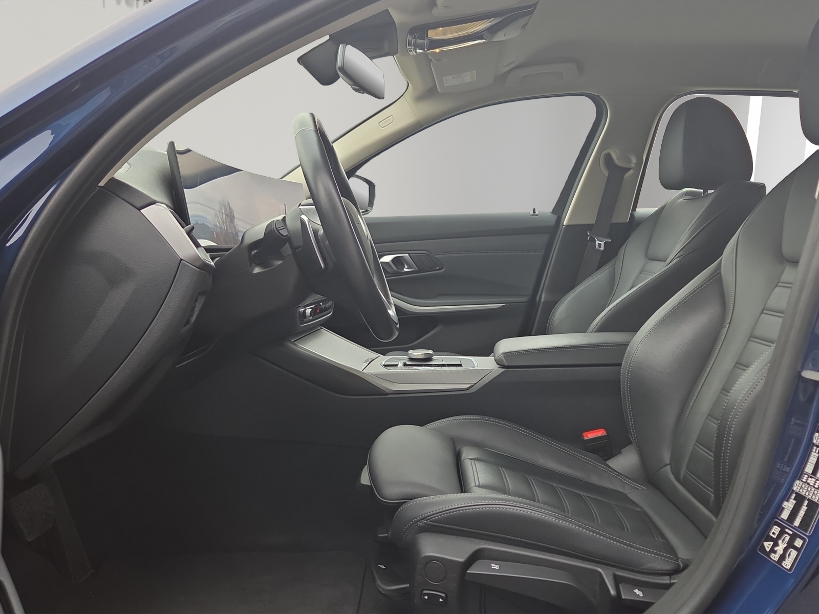 BMW 320d xDrive 48V Touring Steptronic-image-8