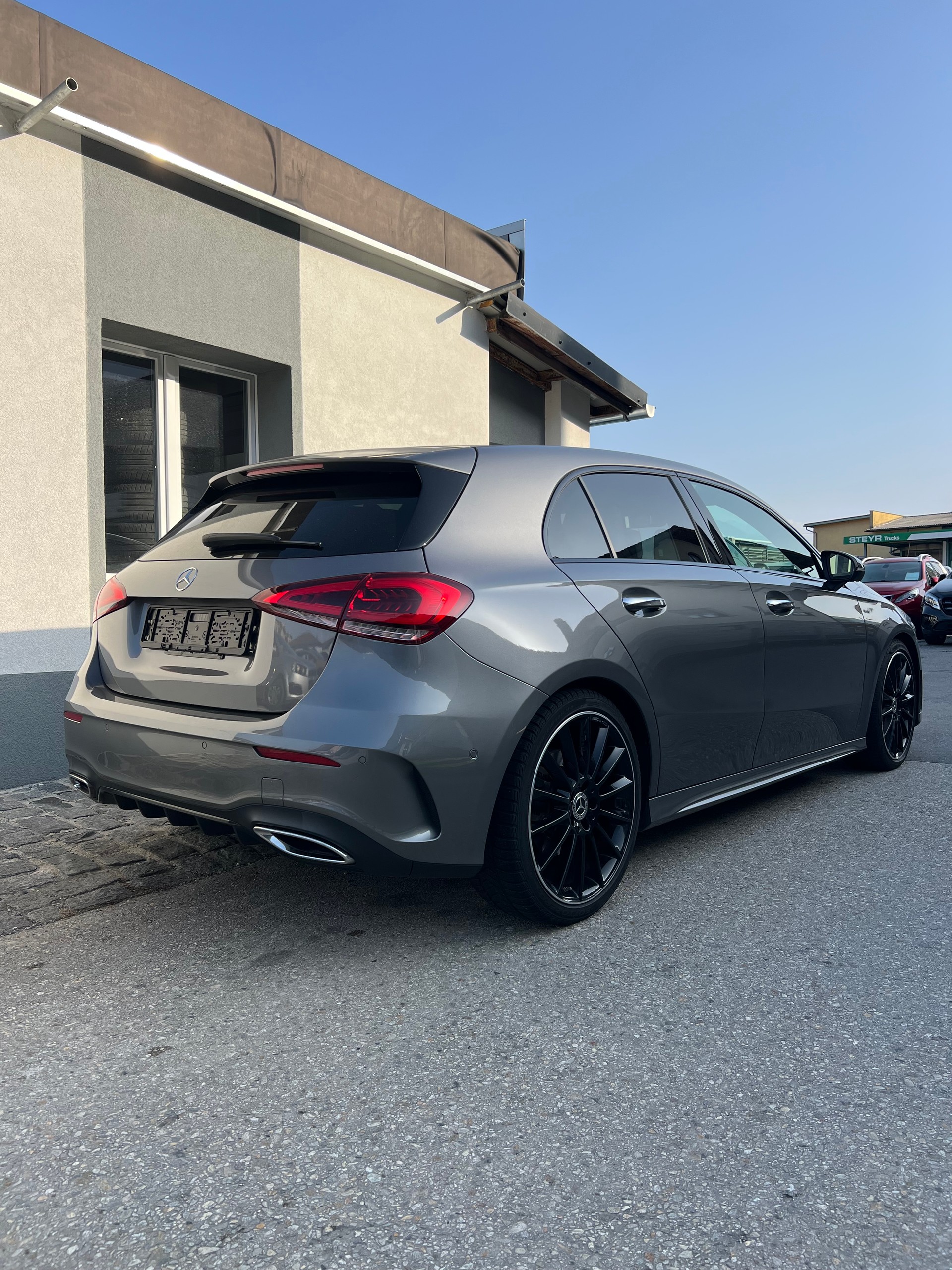 MERCEDES-BENZ A 220 AMG Line 7G-DCT 4Matic-image-4
