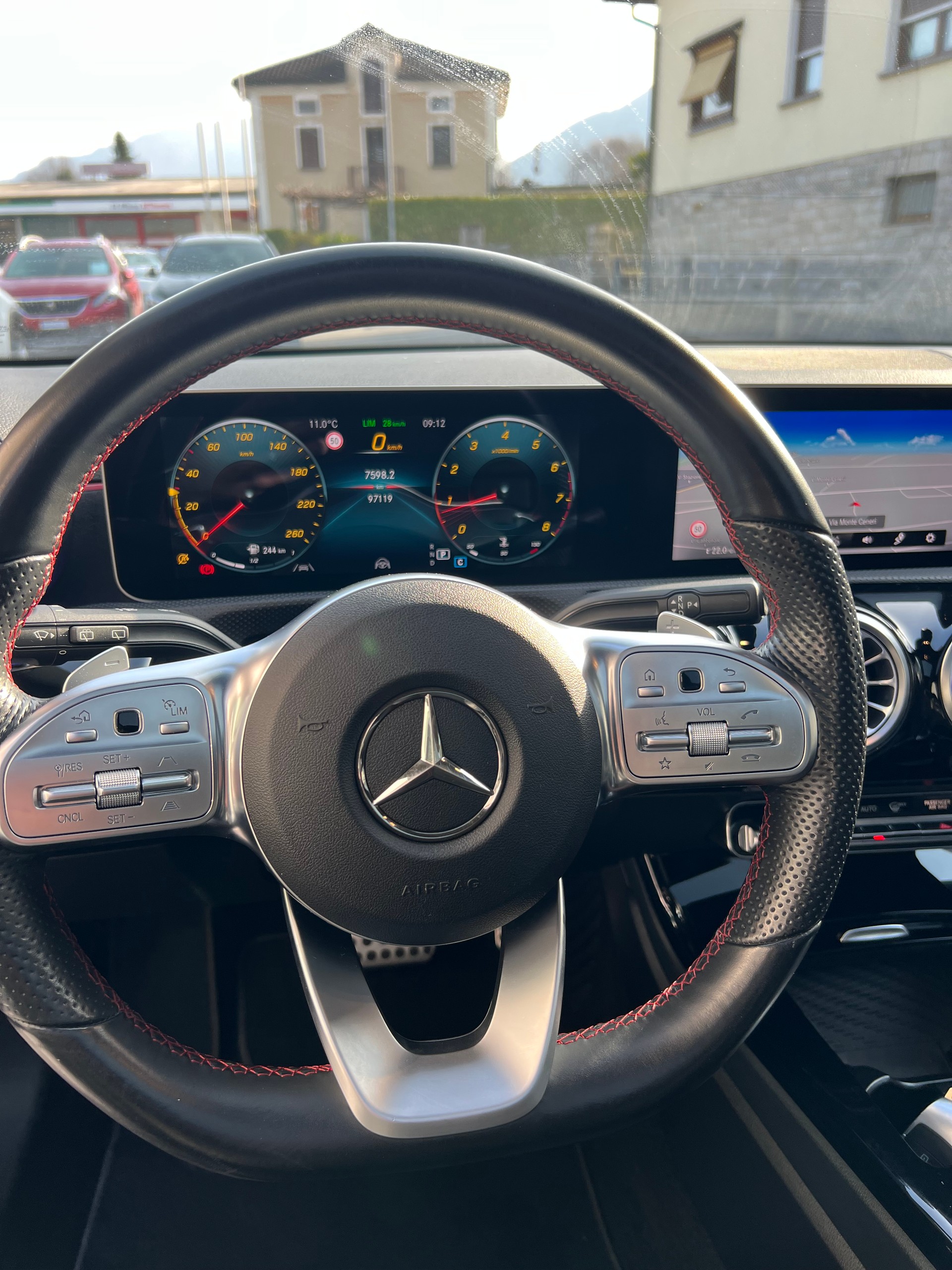 MERCEDES-BENZ A 220 AMG Line 7G-DCT 4Matic-image-11