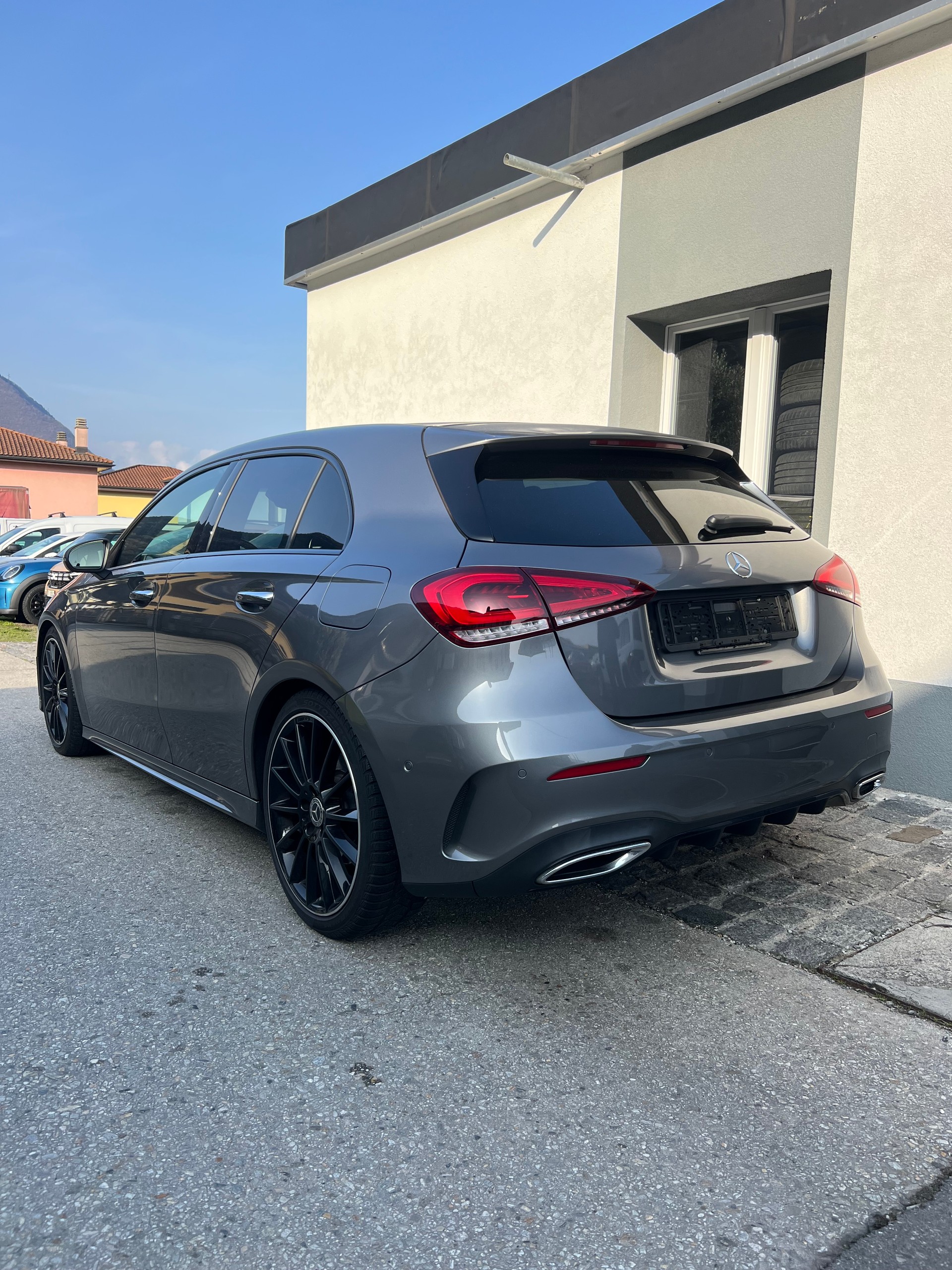MERCEDES-BENZ A 220 AMG Line 7G-DCT 4Matic-image-5