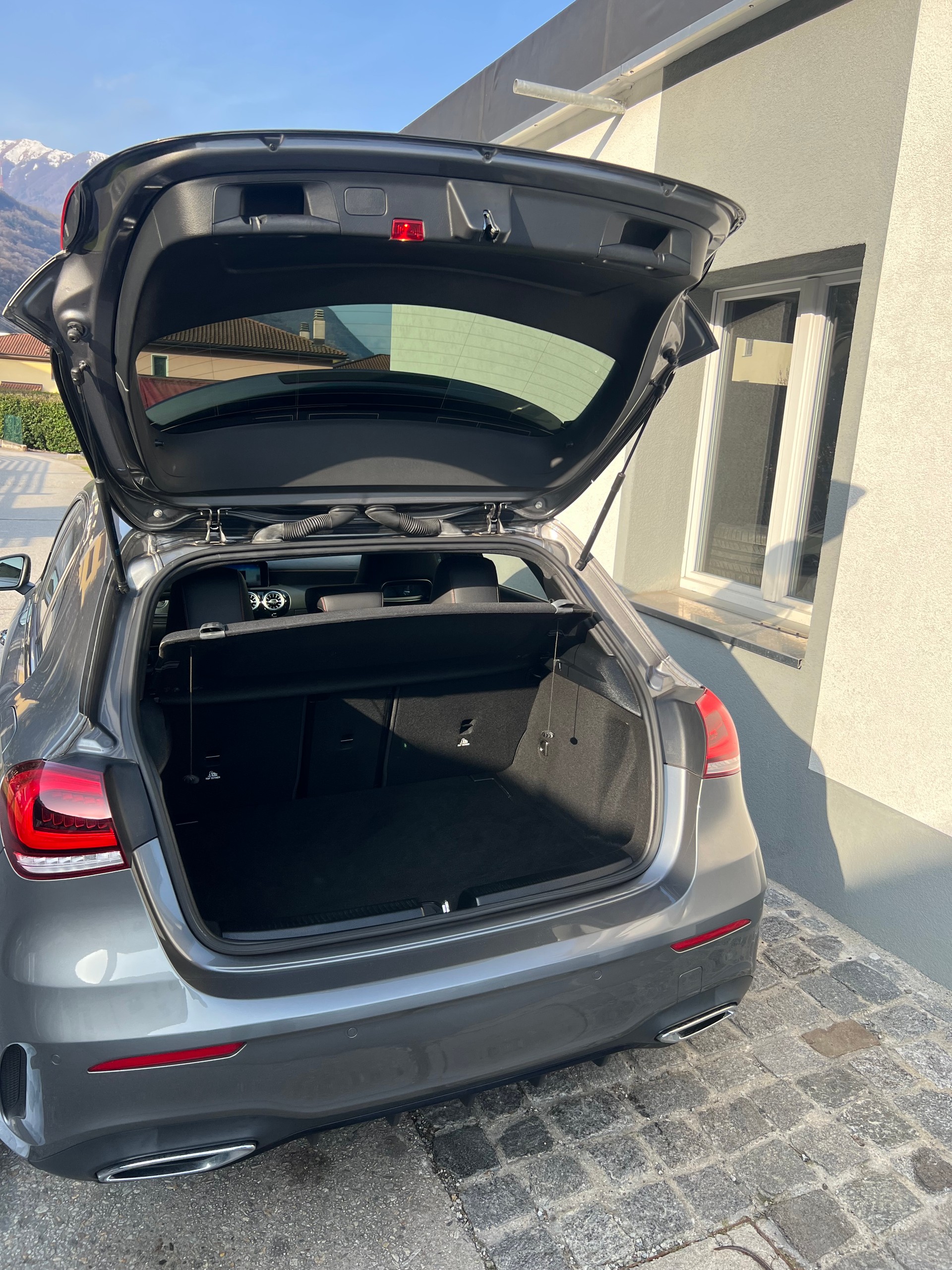 MERCEDES-BENZ A 220 AMG Line 7G-DCT 4Matic-image-14