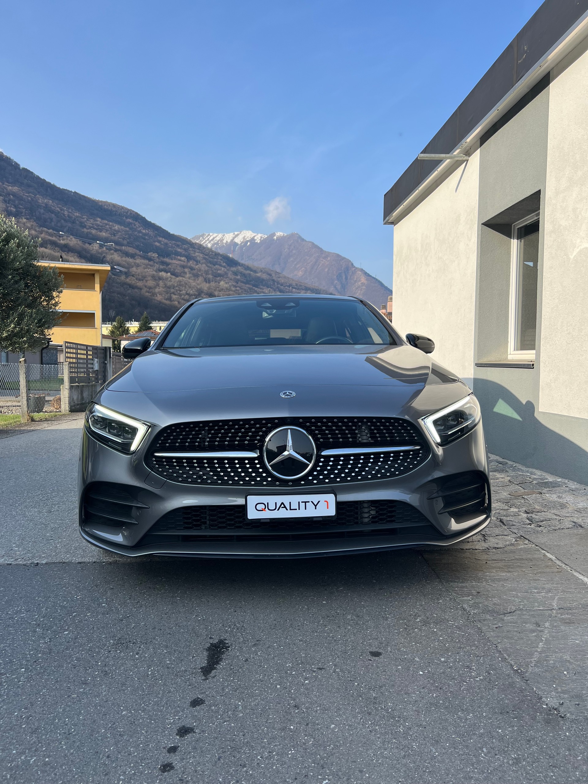 MERCEDES-BENZ A 220 AMG Line 7G-DCT 4Matic-image-6