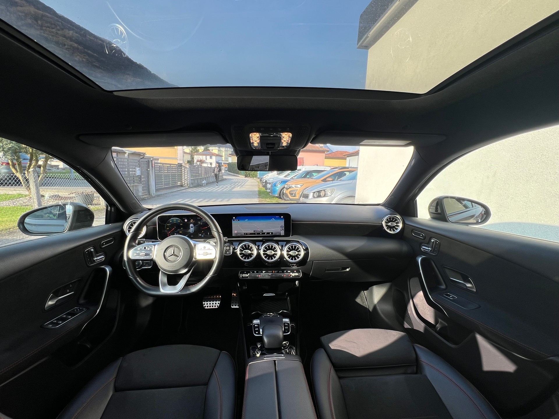 MERCEDES-BENZ A 220 AMG Line 7G-DCT 4Matic-image-8
