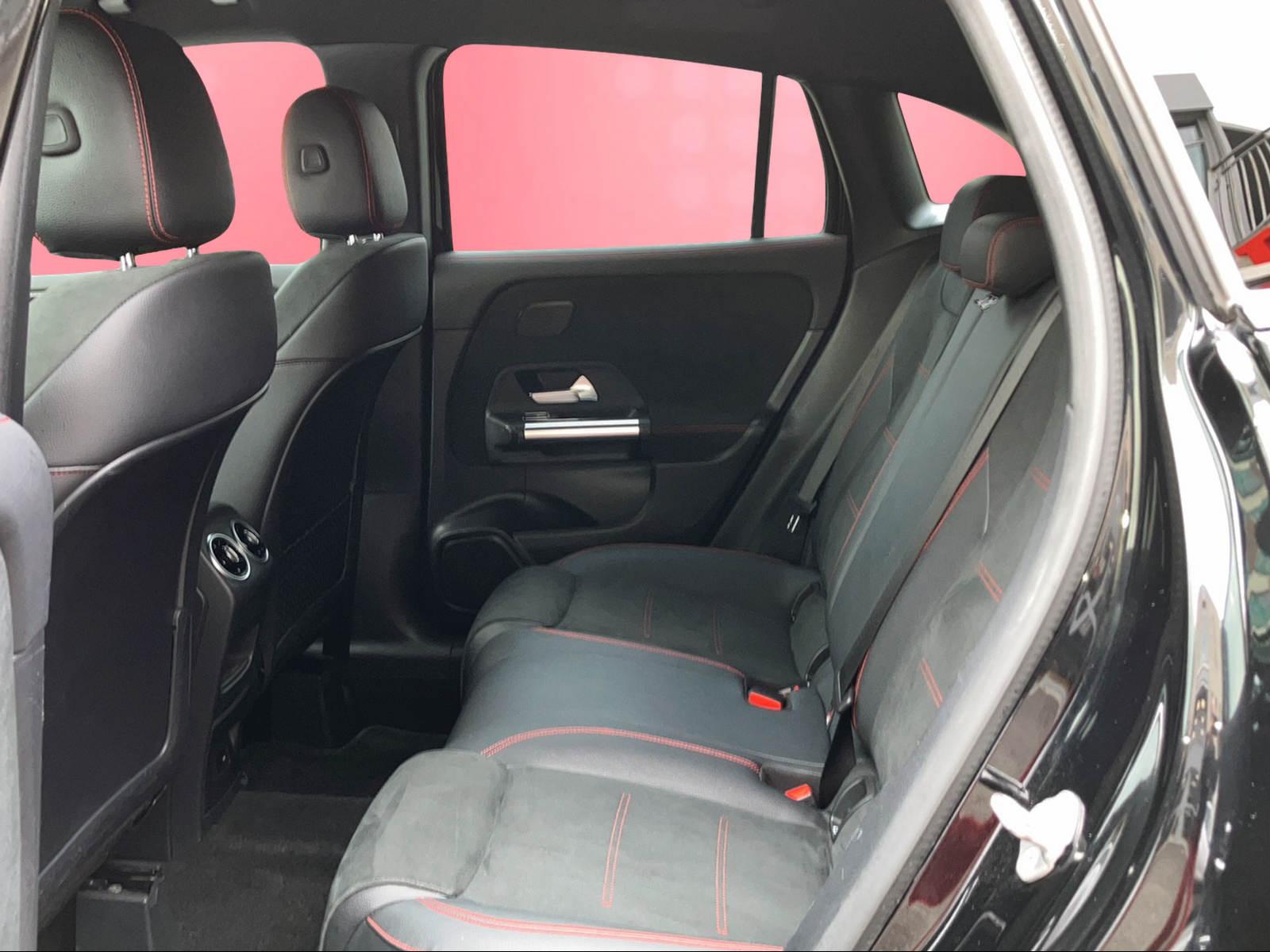MERCEDES-BENZ GLA 200 AMG Line-image-6