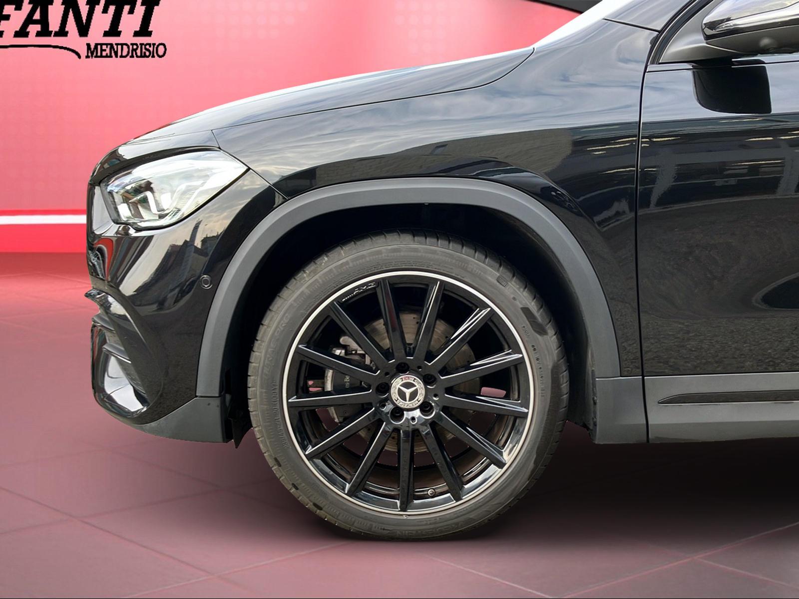 MERCEDES-BENZ GLA 200 AMG Line-image-2