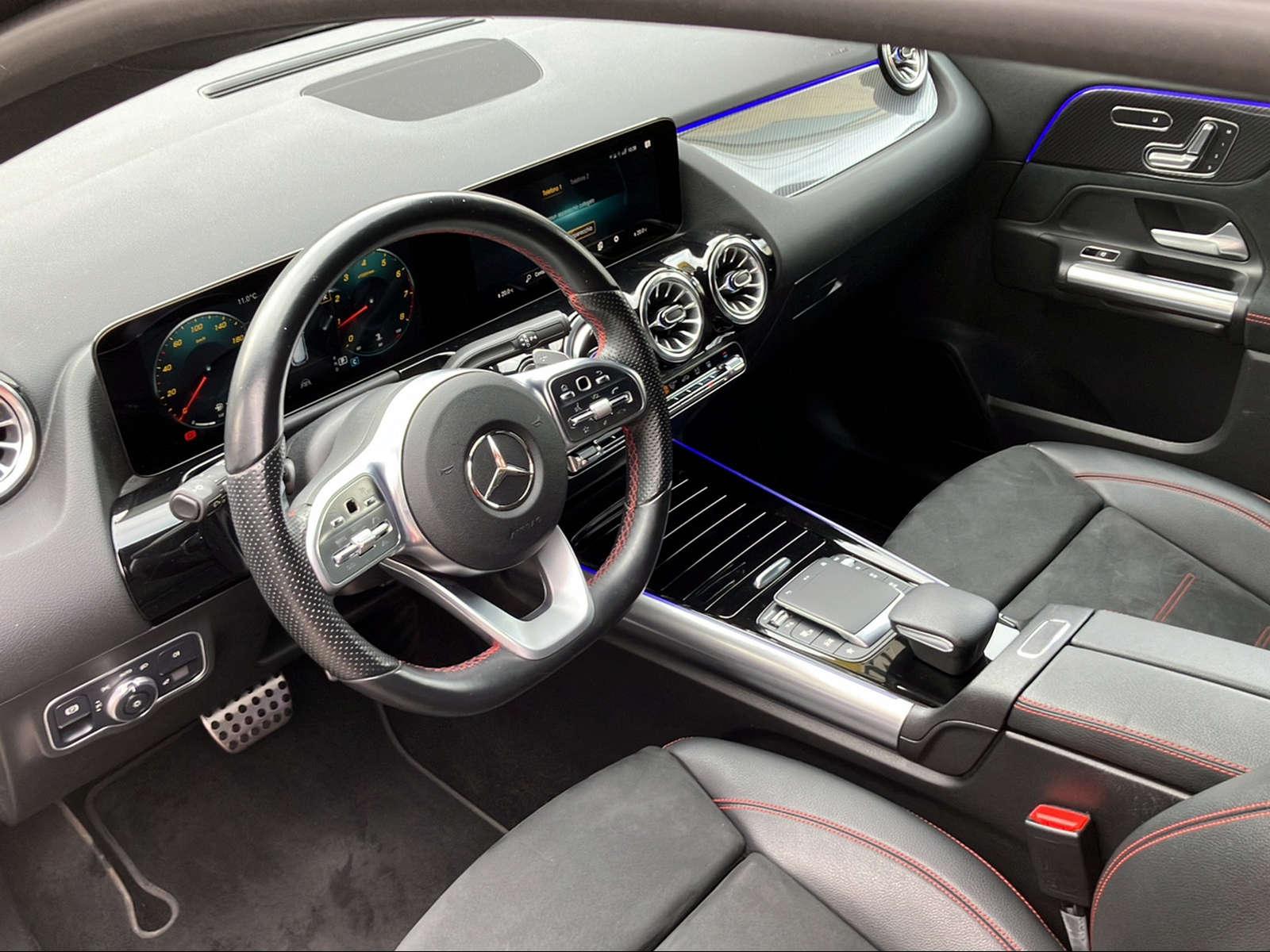 MERCEDES-BENZ GLA 200 AMG Line-image-4