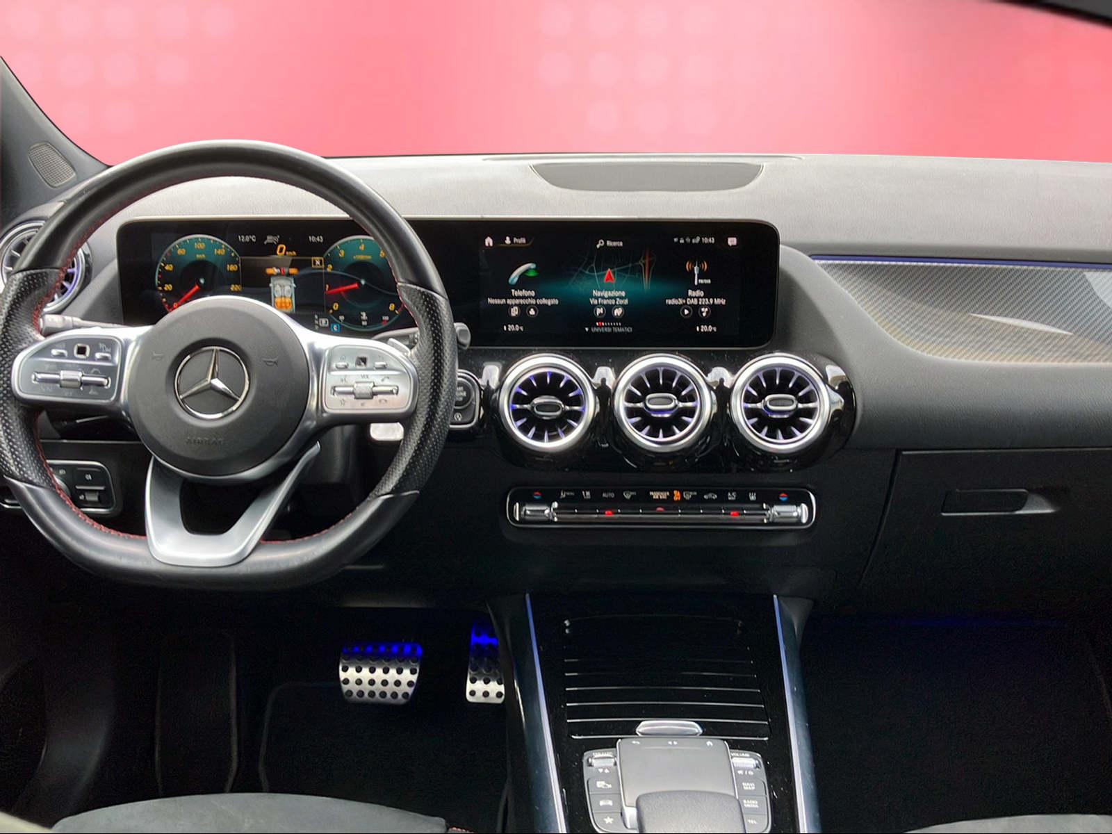 MERCEDES-BENZ GLA 200 AMG Line-image-11