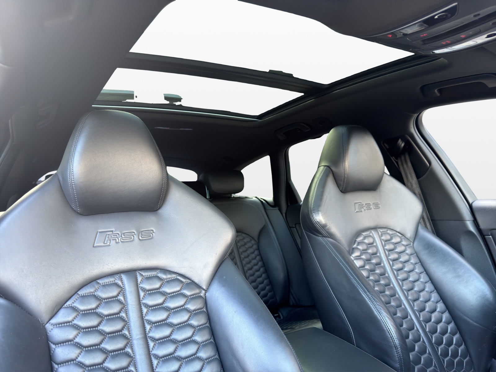 AUDI RS6 Avant 4.0 TFSI V8 quattro Tiptronic-image-16