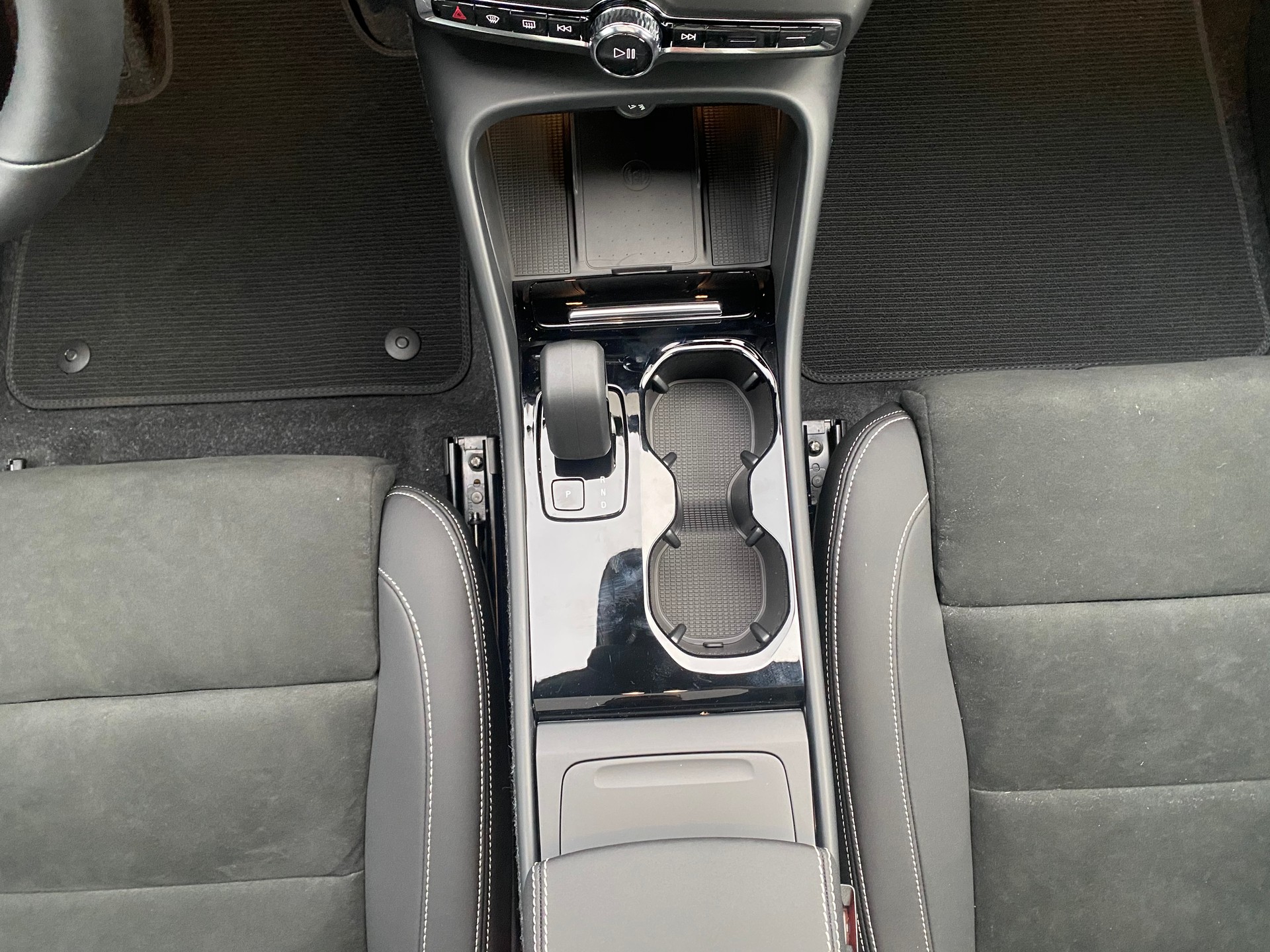 VOLVO C40 Recharge Twin Ultimate-image-12
