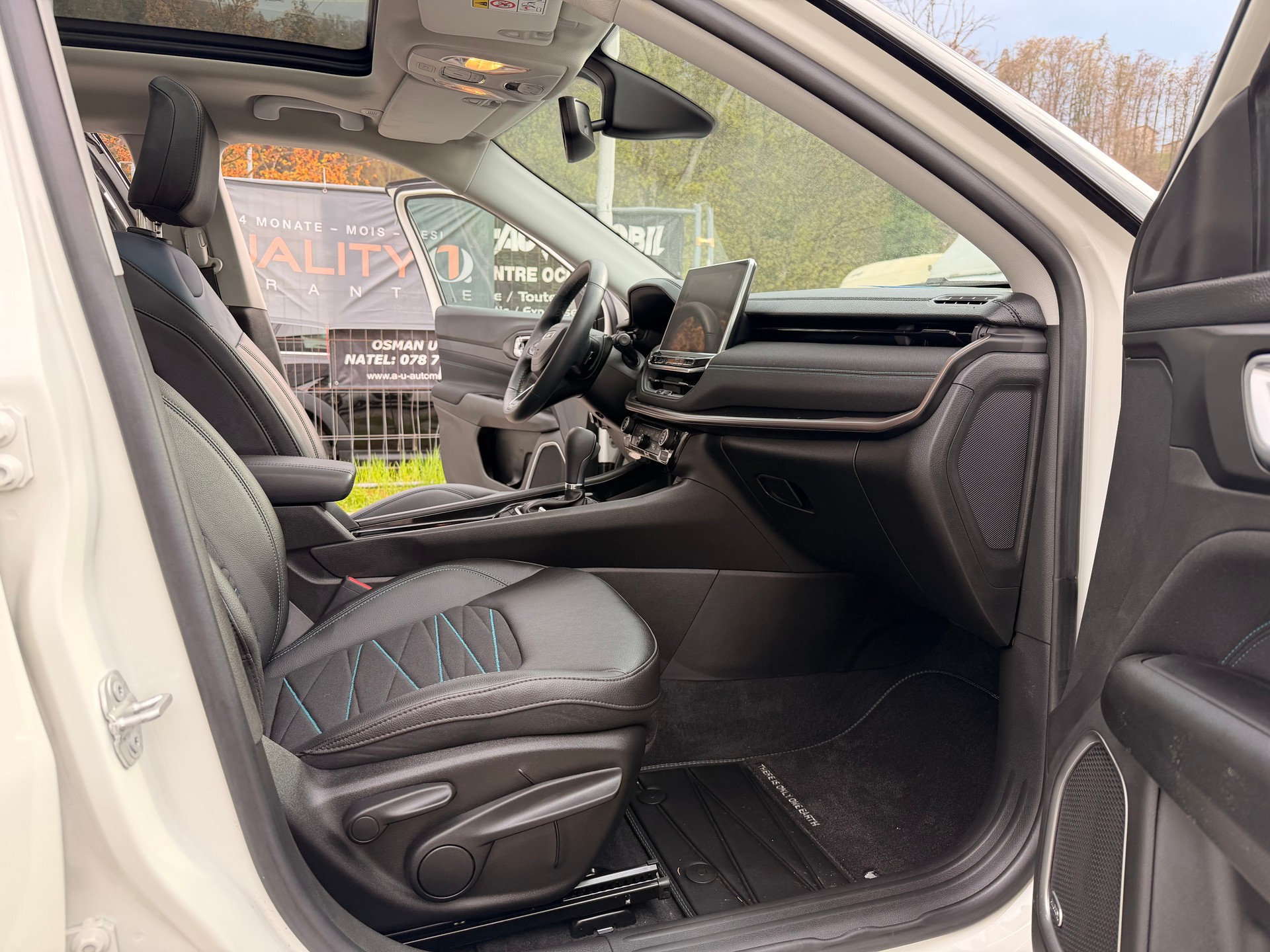 JEEP Compass 1.3 T PHEV Swiss Limited Sky AWD-image-12