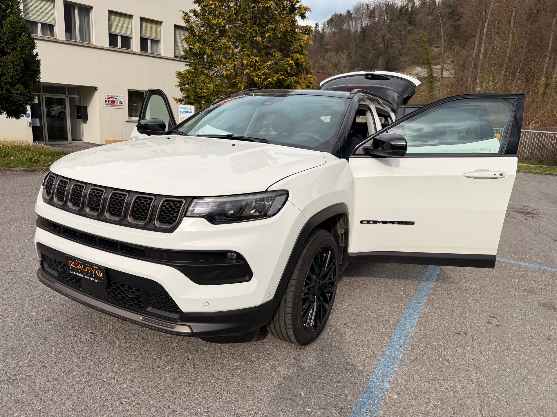 JEEP Compass 1.3 T PHEV Swiss Limited Sky AWD-image-14