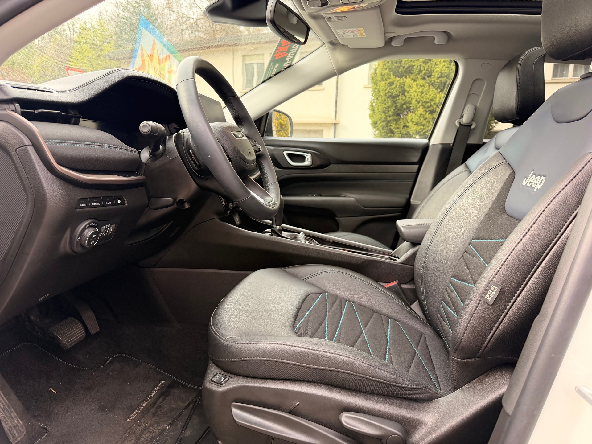 JEEP Compass 1.3 T PHEV Swiss Limited Sky AWD-image-8