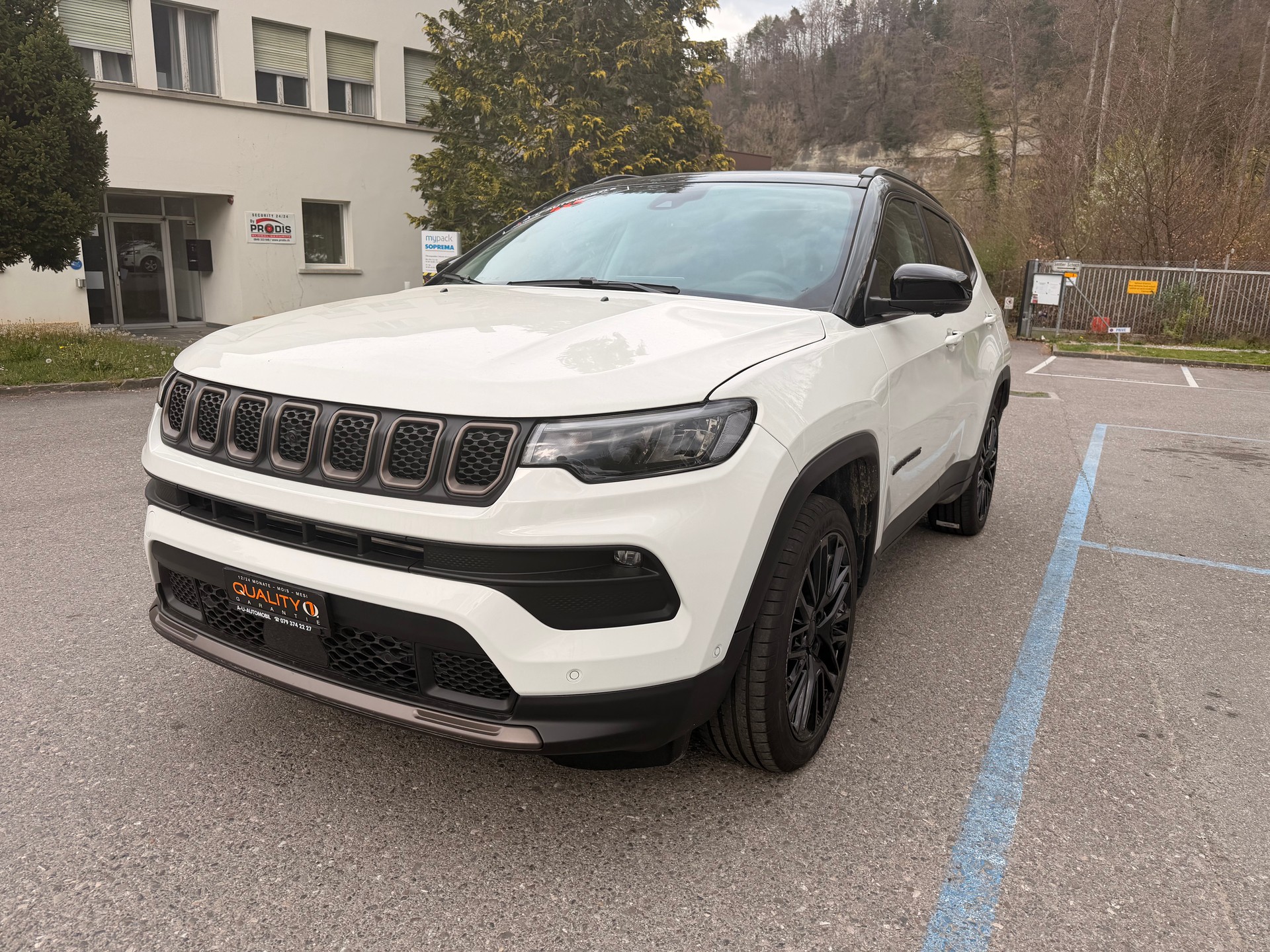 JEEP Compass 1.3 T PHEV Swiss Limited Sky AWD-image-2