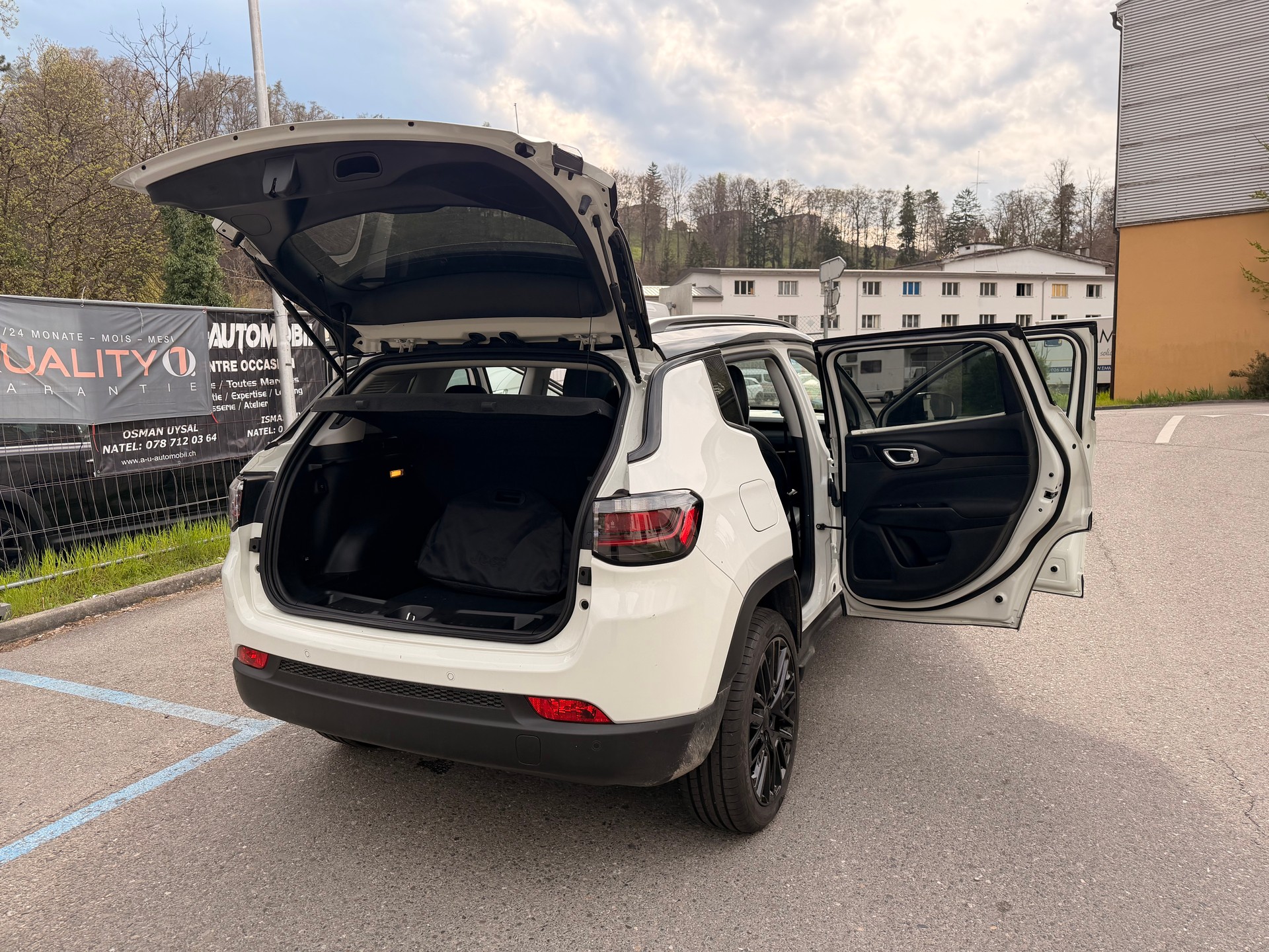 JEEP Compass 1.3 T PHEV Swiss Limited Sky AWD-image-18