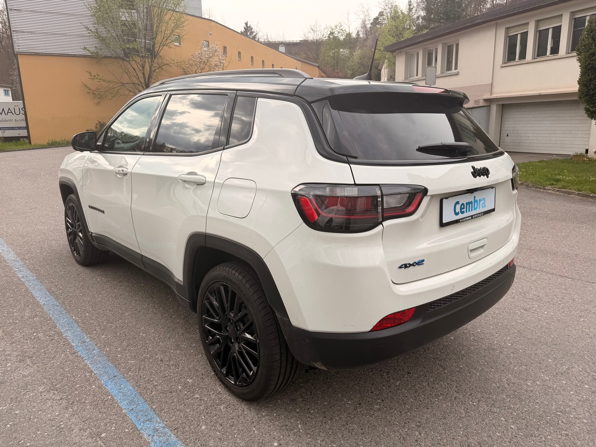 JEEP Compass 1.3 T PHEV Swiss Limited Sky AWD-image-4