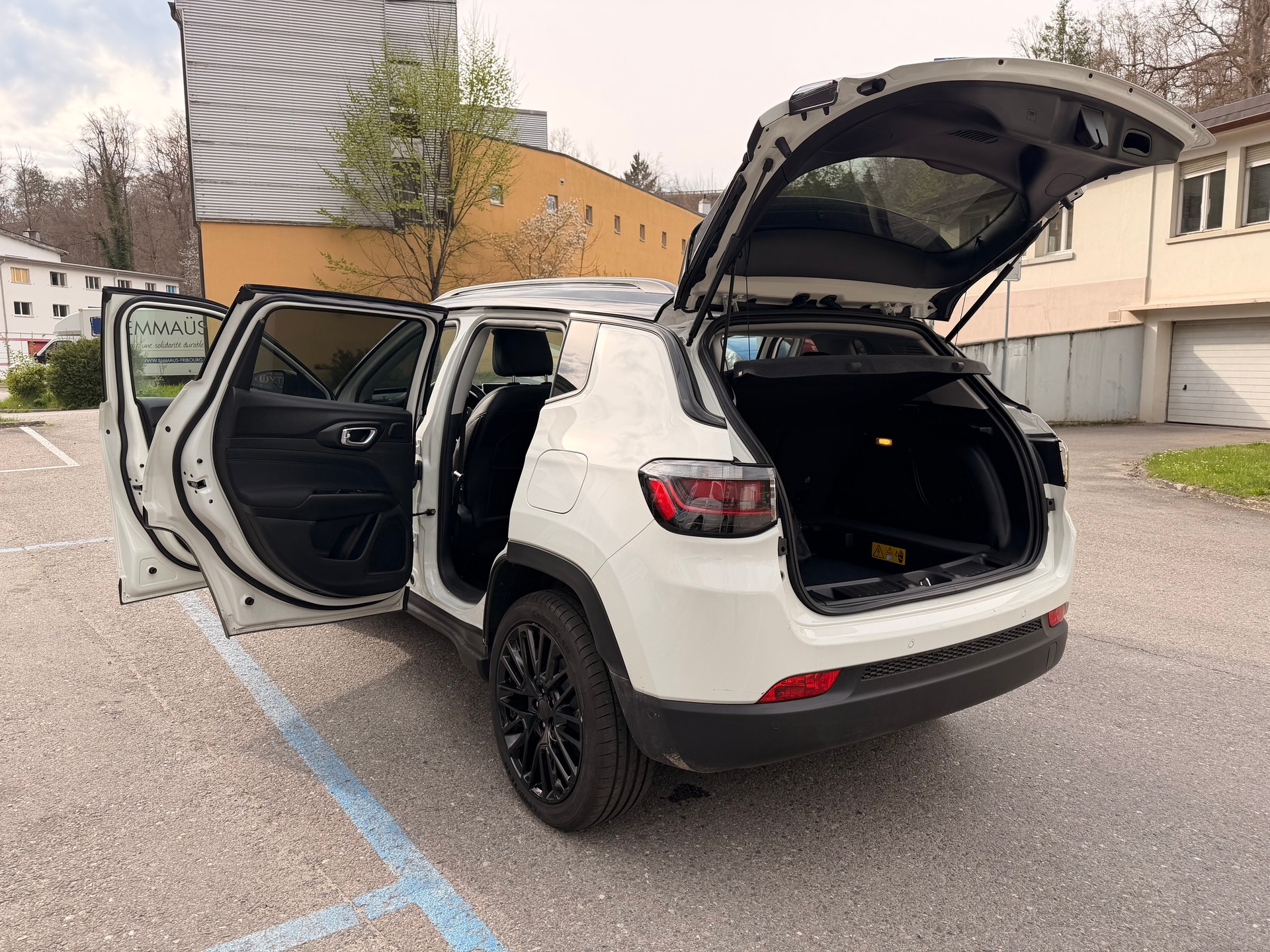 JEEP Compass 1.3 T PHEV Swiss Limited Sky AWD-image-16