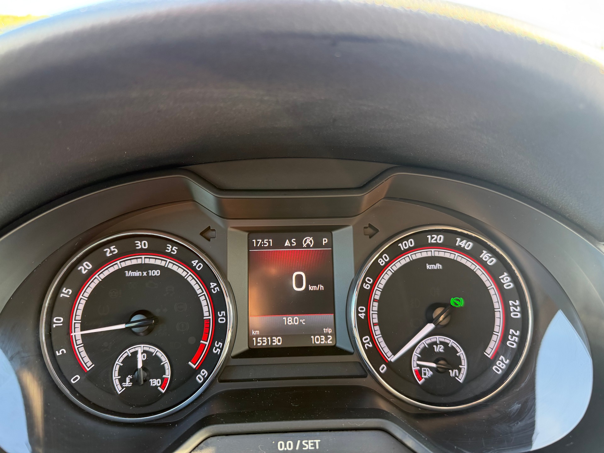SKODA Octavia Combi 2.0 TDI RS 4x4 DSG-image-12