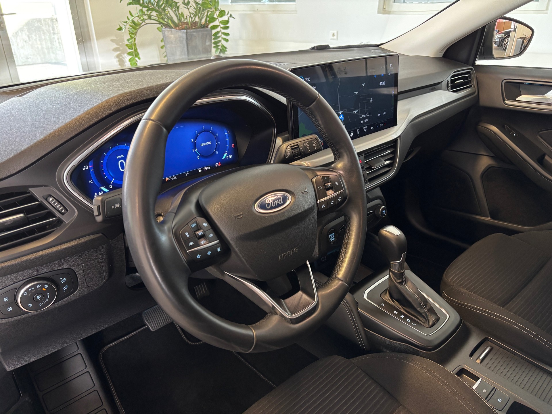 FORD Focus 1.0 MHEV Titanium X Automat-image-5