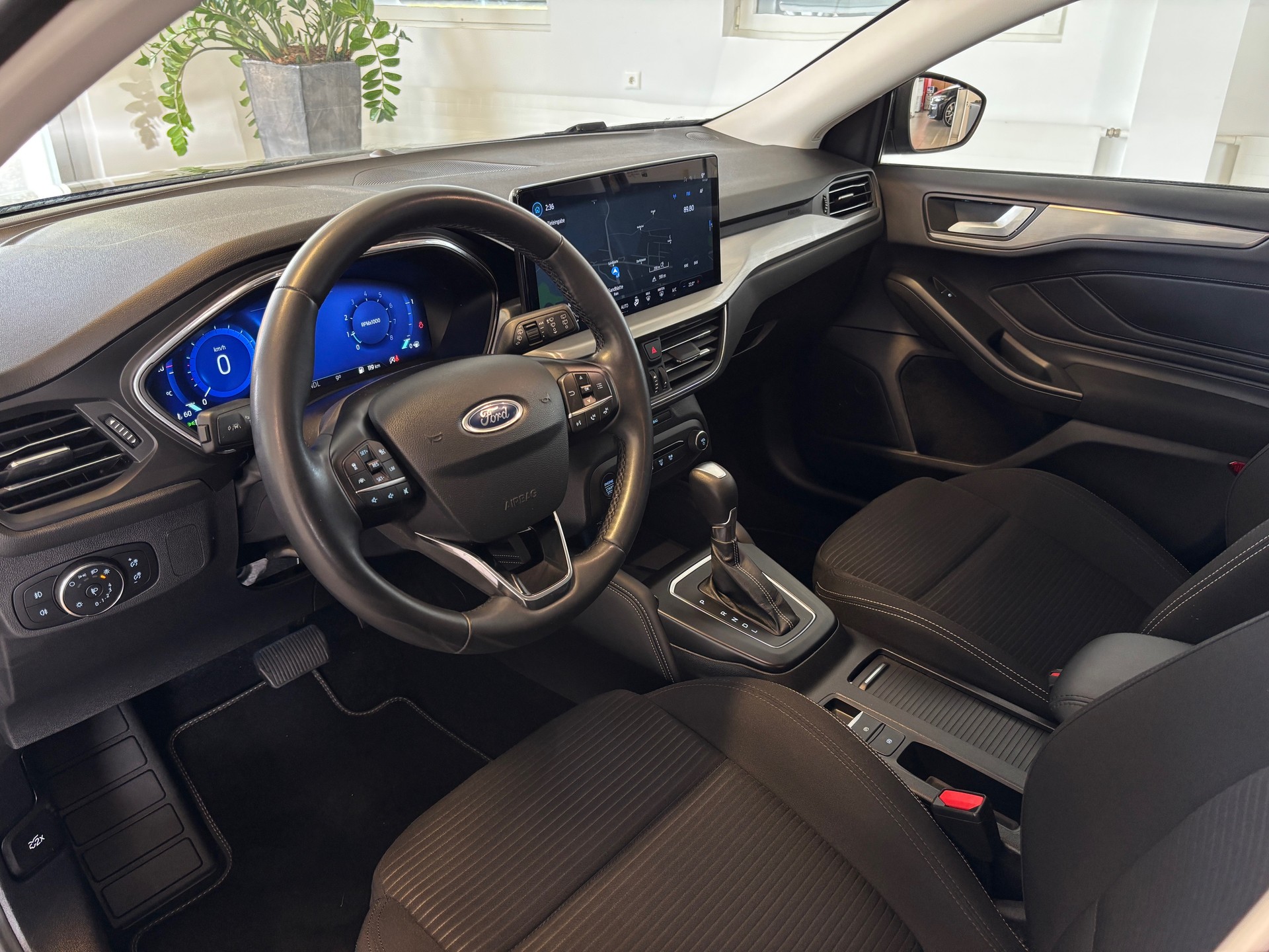 FORD Focus 1.0 MHEV Titanium X Automat-image-4