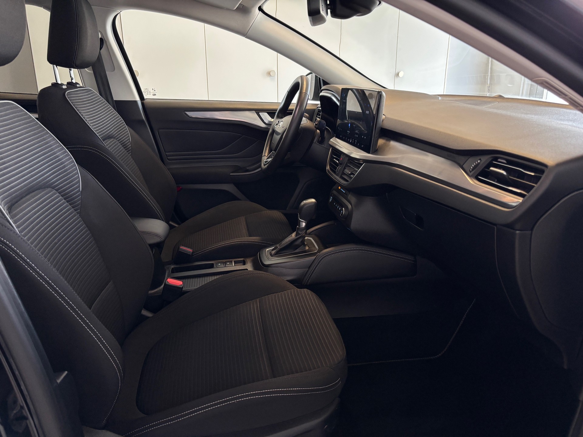 FORD Focus 1.0 MHEV Titanium X Automat-image-9