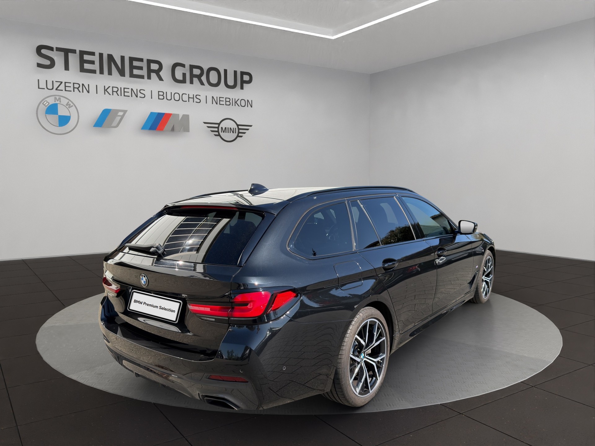 BMW 530d xDrive 48V Touring Pure M Sport Steptronic-image-4