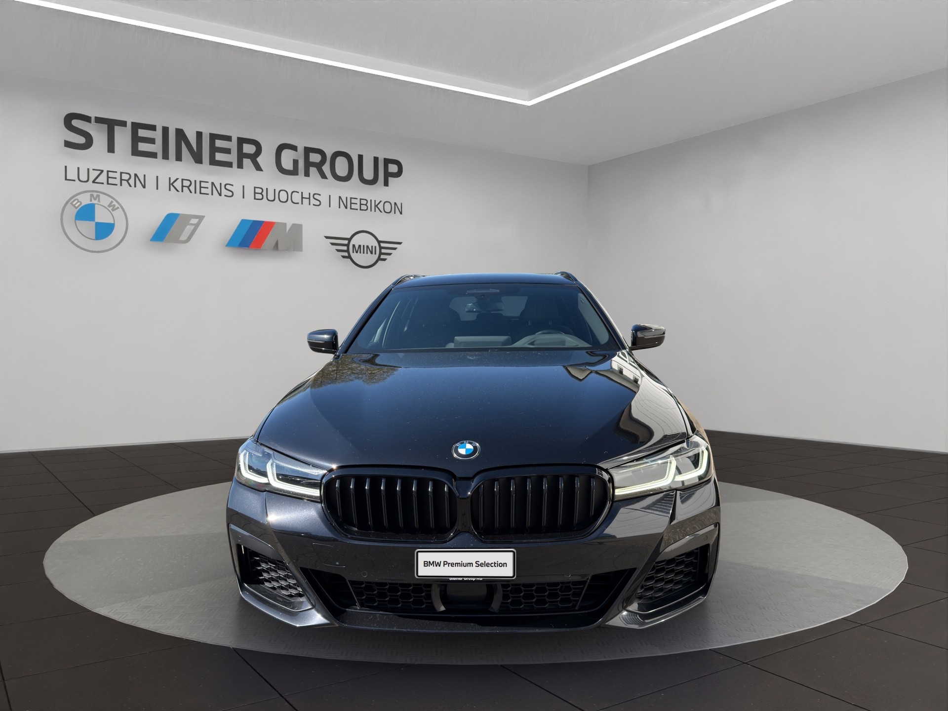 BMW 530d xDrive 48V Touring Pure M Sport Steptronic-showroom-element-1