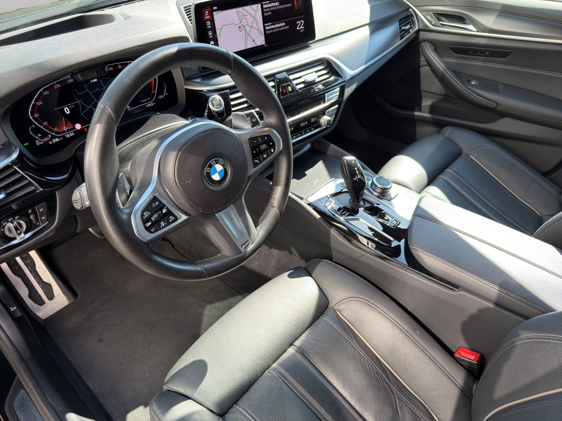 BMW 530d xDrive 48V Touring Pure M Sport Steptronic-image-10
