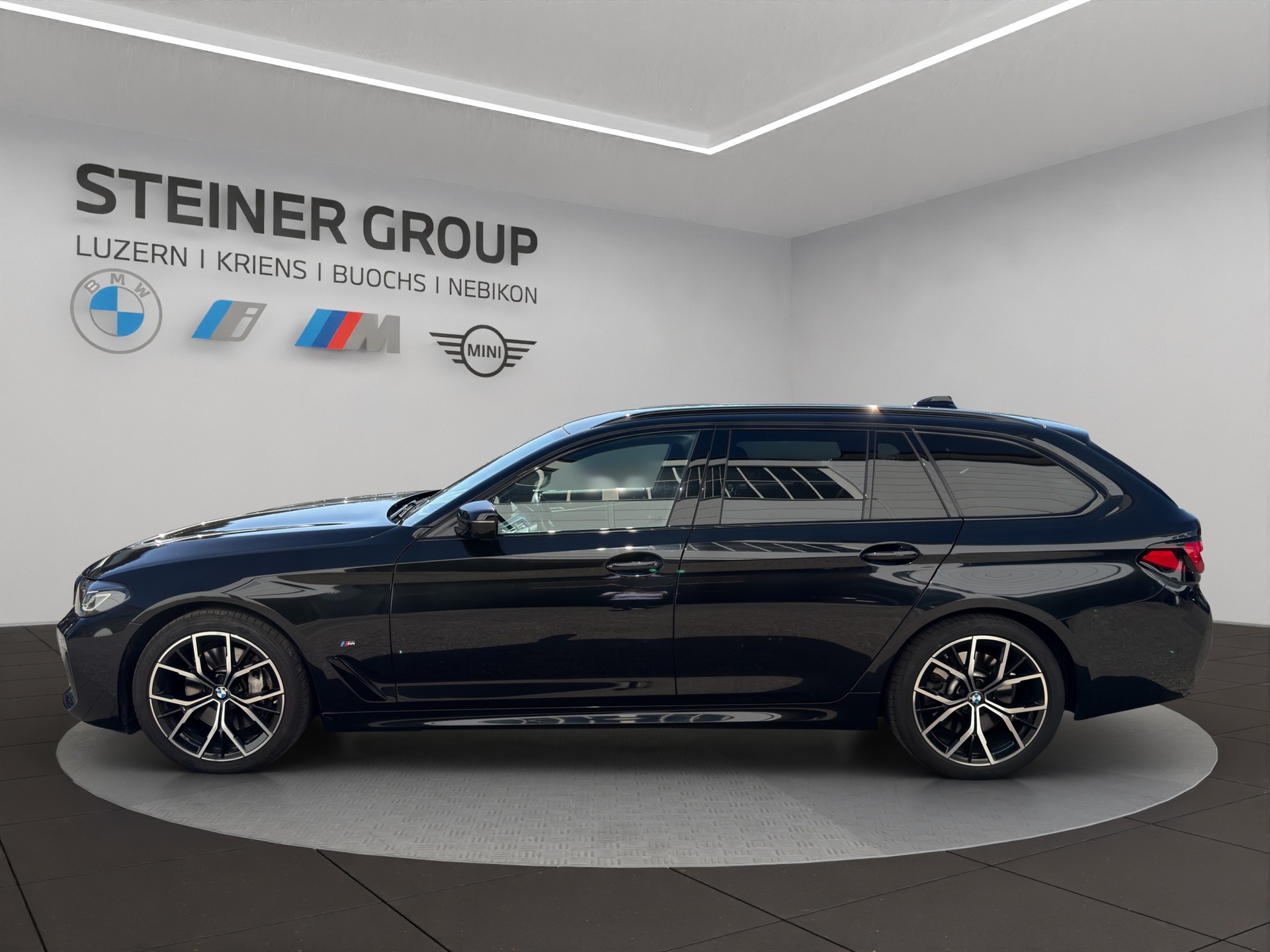 BMW 530d xDrive 48V Touring Pure M Sport Steptronic-image-7
