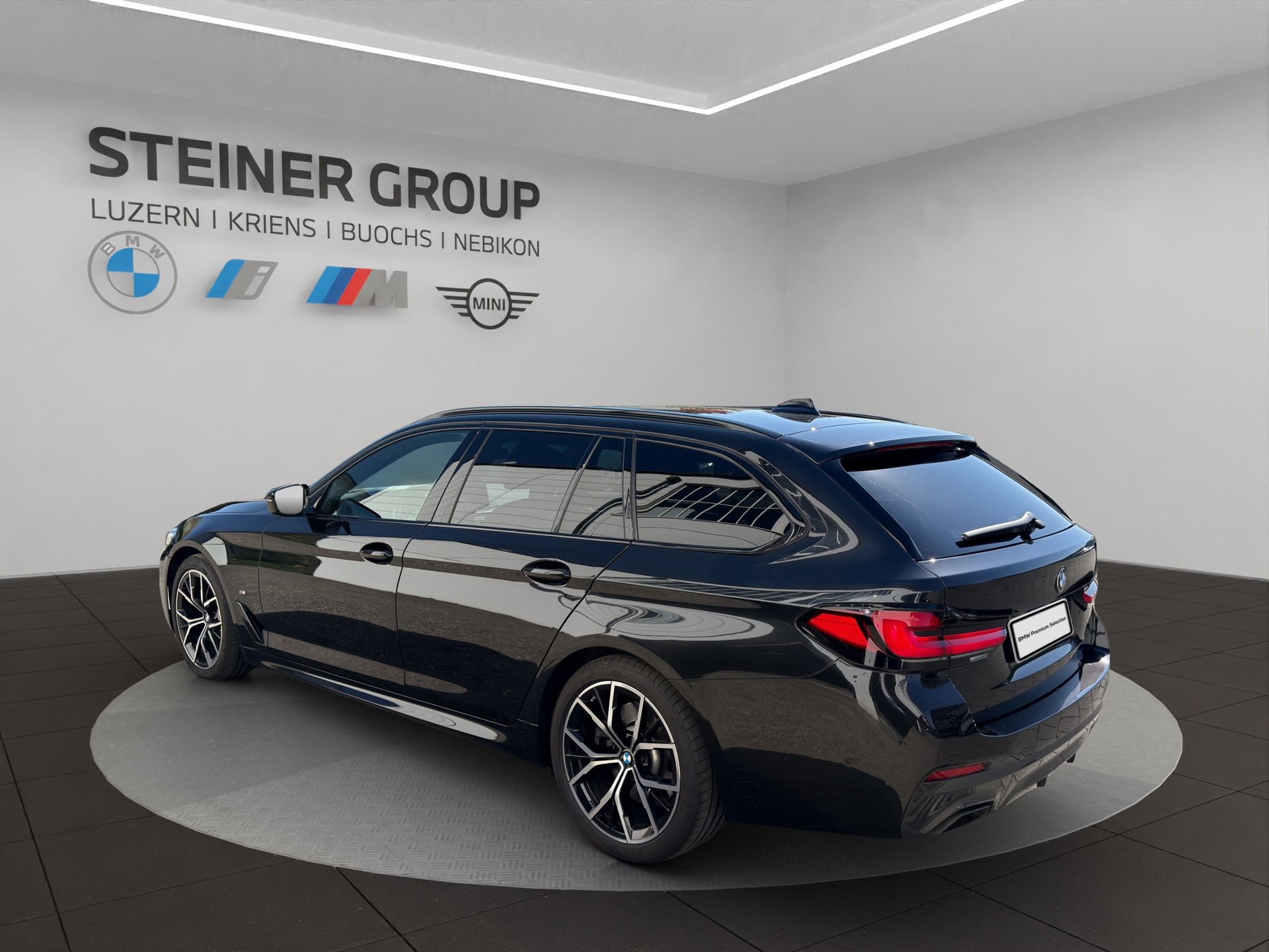 BMW 530d xDrive 48V Touring Pure M Sport Steptronic-image-6