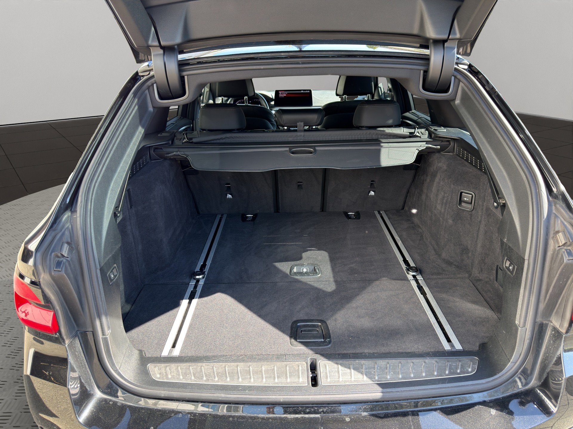 BMW 530d xDrive 48V Touring Pure M Sport Steptronic-image-20