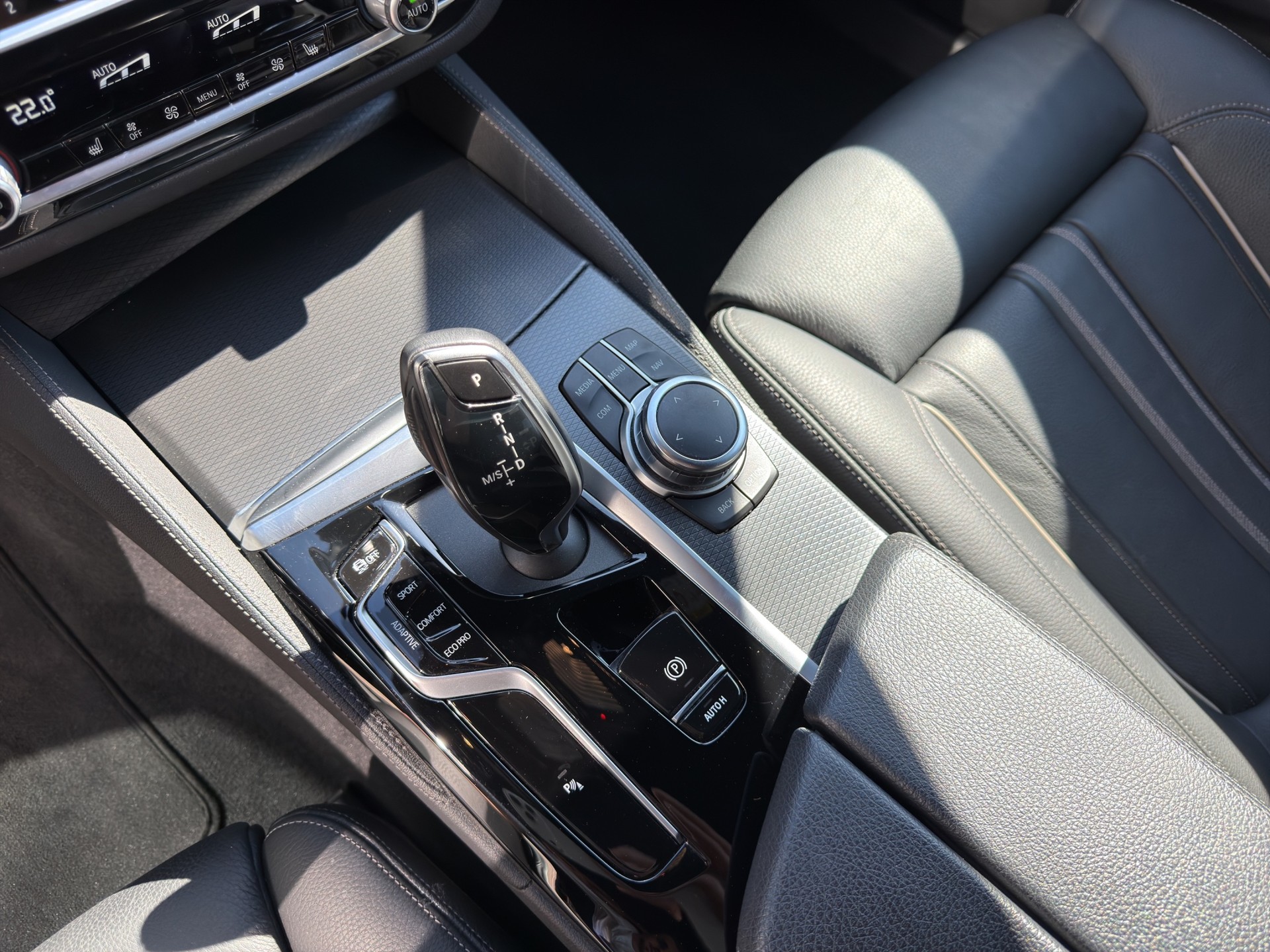 BMW 530d xDrive 48V Touring Pure M Sport Steptronic-image-13