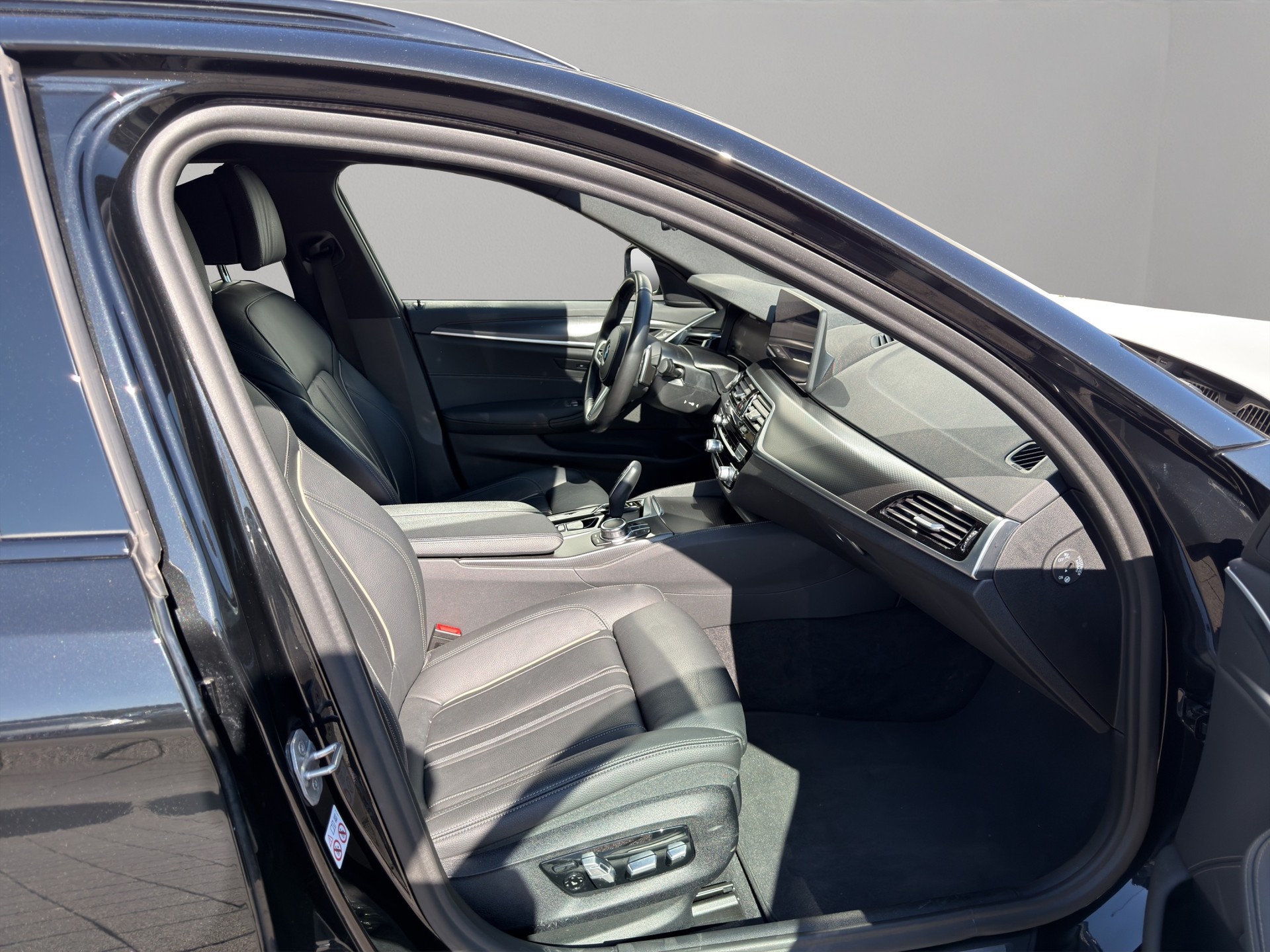 BMW 530d xDrive 48V Touring Pure M Sport Steptronic-image-18